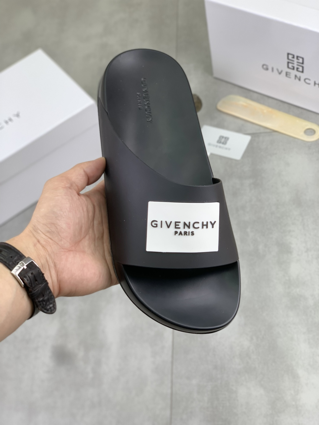 NO:834545,[Real price] [Givenchy] New model launched, perfect workmanship!  Perfectly shaped, top-quality non-slip and wear-resistant rubber outsole, versatile and comfortable shoes, standard size 38-45, givenchy19860909【实价】【纪梵希】新款上市完美做工！完美造型顶级品质防滑耐磨的橡胶大底百搭舒服鞋,标准尺码38-45,,givenchy,Men's shoes