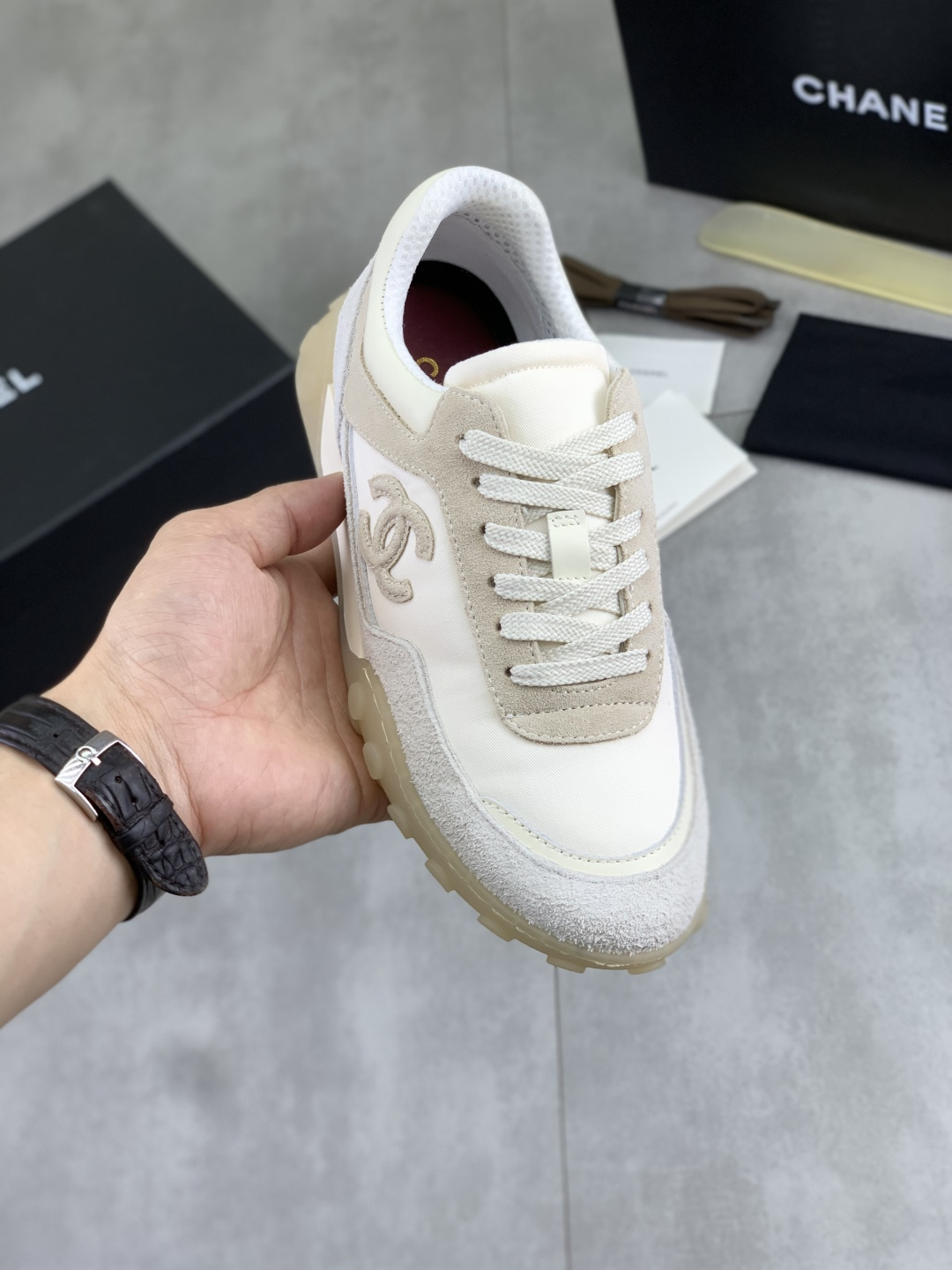 NO:851047,[Real price] Chanel - Ch@nel new spring and summer sports shoes. Made of Italian imported cow suede and color-blocked calfskin. Multiple color-blocking + reflective edge design. Breathable and comfortable lining. Fashionable and must-have size for women 35-42. 5 colors to choose from. Full package, chanel, sneakers, cowhide19860909【实价】香奈儿- Ch@nel 春夏新款运动鞋 面料意大利进口牛反绒拼色小牛皮而成 多种拼色+反光边料的设计感 透气舒适内里 时髦精必入码数女35-42 5款颜色可选 全套包装,,chanel,sneakers,cowhide,Men's shoes