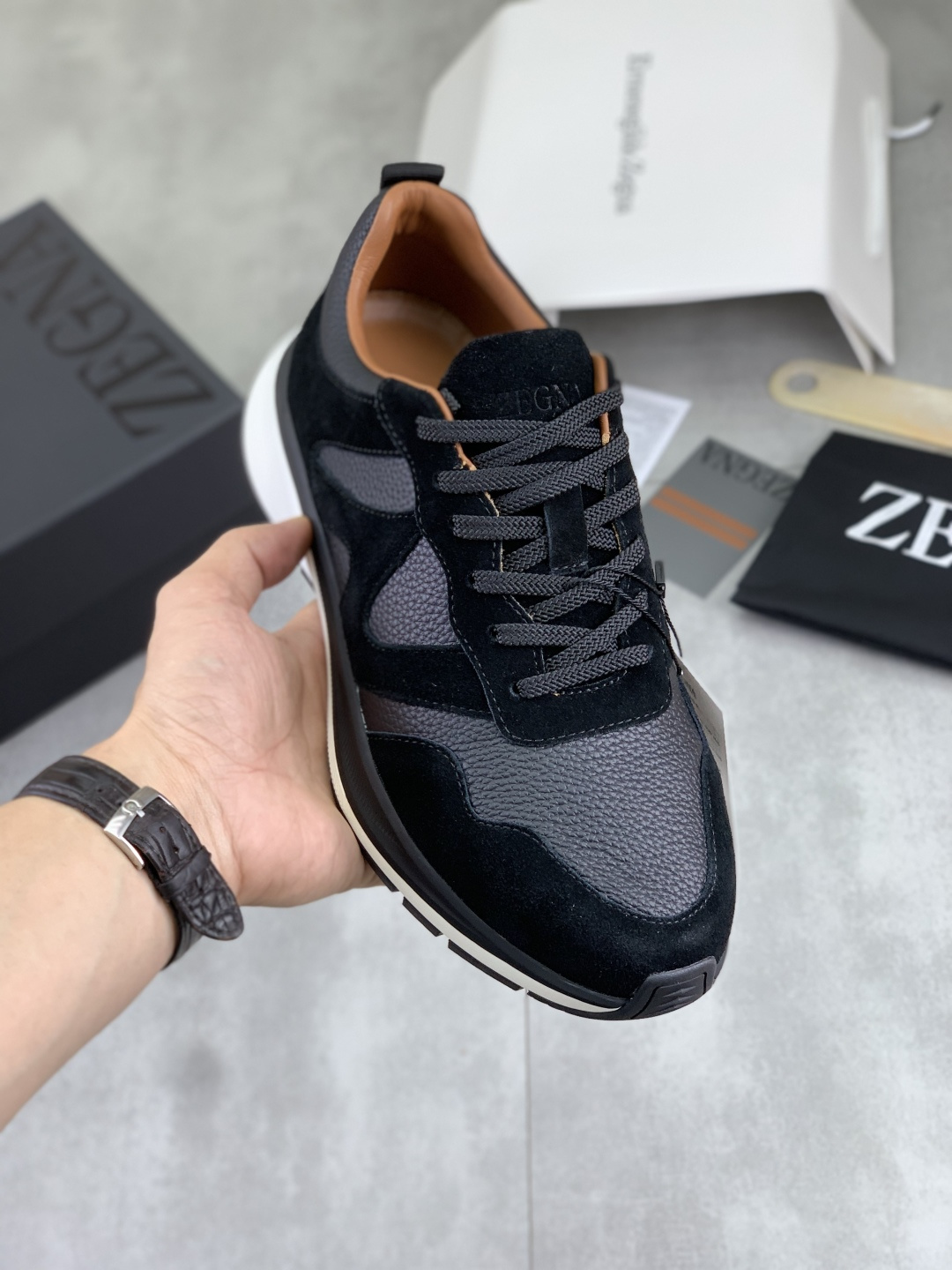 NO:852021,Real price, high version [ZEGNA] Zegna - high-end quality, original order, casual shoe series - upper brand high-end frosted cowhide, injection-molded brand cornrows - original sheepskin lining - original outsole molded outsole boutique packaging - ultra-high quality control·fine workmanship highlighted (high-end·nobility·grade) -Size 39-45,,zegna,cowhide,sheepskin19860909实价 高版本【ZEGNA】杰尼亚 -高端品质 原单 休闲鞋系列 -鞋面品牌高端磨砂牛皮,注塑品牌鸡眼 -内里原版羊皮内里 -大底原版成型大底 精品包装 -超高品控·做工精细凸显(高端·贵气·档次) -Size 39-45,,zegna,cowhide,sheepskin,Men's shoes