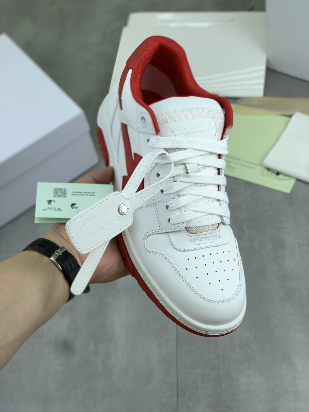 NO:853183,Real price, top version, trendy brand off white, the latest classic popular model for couples, combination outsole, top-level copy of the original version developed on the official website, selected Italian imported calfskin spliced ​​with breathable mesh and breathable lining, breathable and comfortable, simple and personalized design, official website epoxy outsole, code number 35-45, multiple colors available, off white, cowhide19860909实价 顶级版本 潮牌off white 最新款经典情侣火爆款,组合大底,官网原版开发顶级复制,精选意大利进口小牛皮拼接透气网透气内里,透气舒适,简约个性设计,官网滴胶大底 ,码数35-45 多款颜色可选,,off white,cowhide,Men's shoes