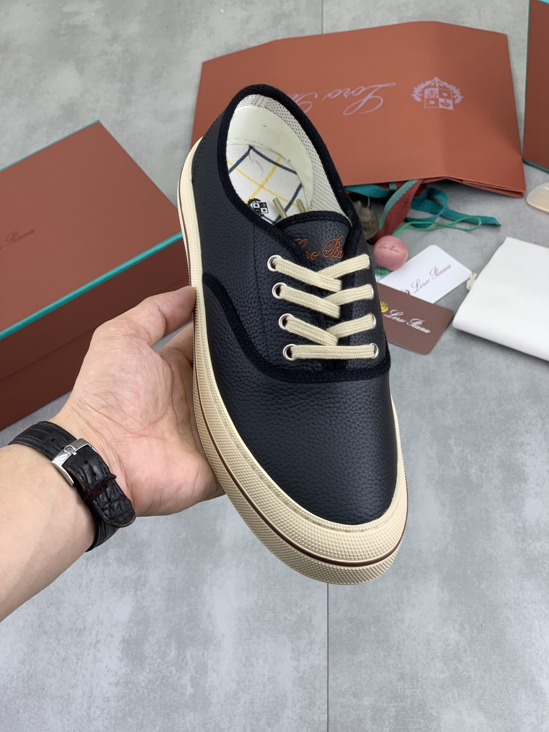 NO:885962,Real price, high version, the latest casual shoes Loro Piana, top-level purchase of the original copy, founded the existing Loro Piana company on March 24, 2019. The family business is now in its sixth generation, providing high-quality products for customers who are discerning in taste and quality. Imported original denim fabric, made of plain calfskin inside, hand-stitched thread with cowhide feet, original packaging, high-end outsole, size men's 38-46, multiple colors available, loro  piana,cowhide19860909实价 高版本 最新休闲鞋Loro Piana 顶级级购买原版复制 于194月24日一手创立现有的Loro Piana公司.家族经营至今已是第六代,为讲求品味及对质量有要求的顾客提供上等的优质商品 进口原版牛仔布面料 ,内里平纹小牛皮制成 手工缝制线配牛皮垫脚 原版包装 高端大底 码数男38-46 多款颜色可选,,loro piana,cowhide,Men's shoes