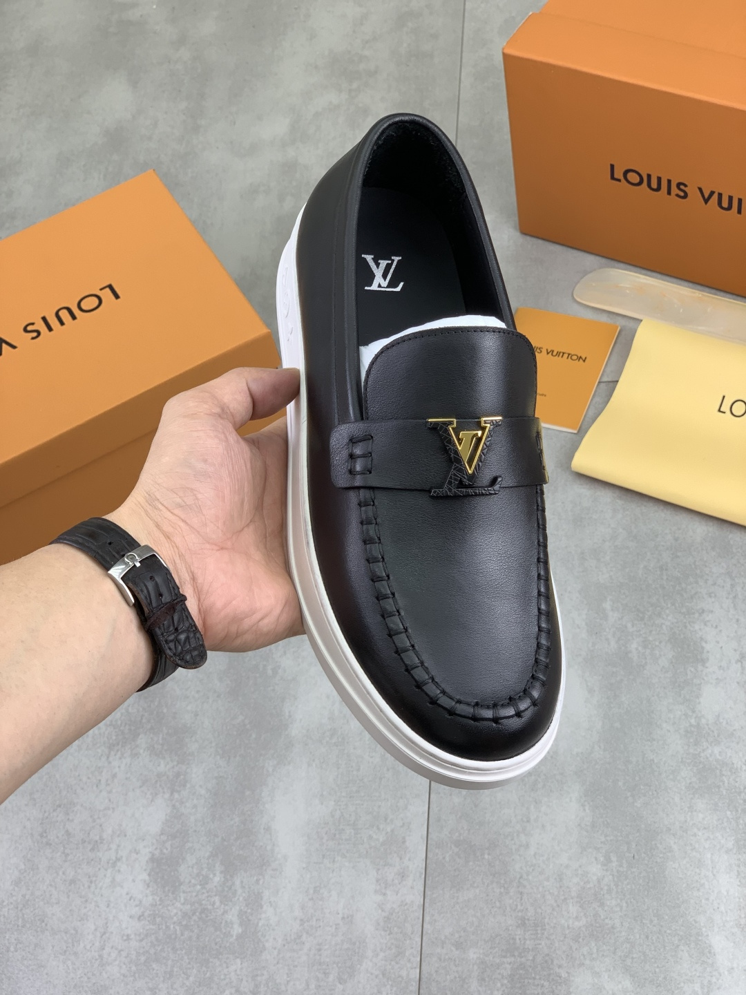 NO:886417,Actual price [LOUIS VUITTON] water dyed cowhide original order new LV Louis Vuitton * - top version LV classic leather shoes!  Made of imported original calfskin, original leather side strips and wear-resistant high-end rubber outsole!  High quality products!  4 colors available, code number 38-44 (45 customized),,louis vuitton,louis vuitton,louis vuitton,cowhide19860909实价【LOUIS VUITTON）水染牛里 原单 新款LV路易威登 *——顶级版本 LV经典皮鞋！选用进口原版小牛皮 原版真皮边条拼接耐磨高端橡胶大底！高品质精品！颜色4可选 码数38-44（45定做）,,louis vuitton,louis vuitton,louis vuitton,cowhide,Men's shoes