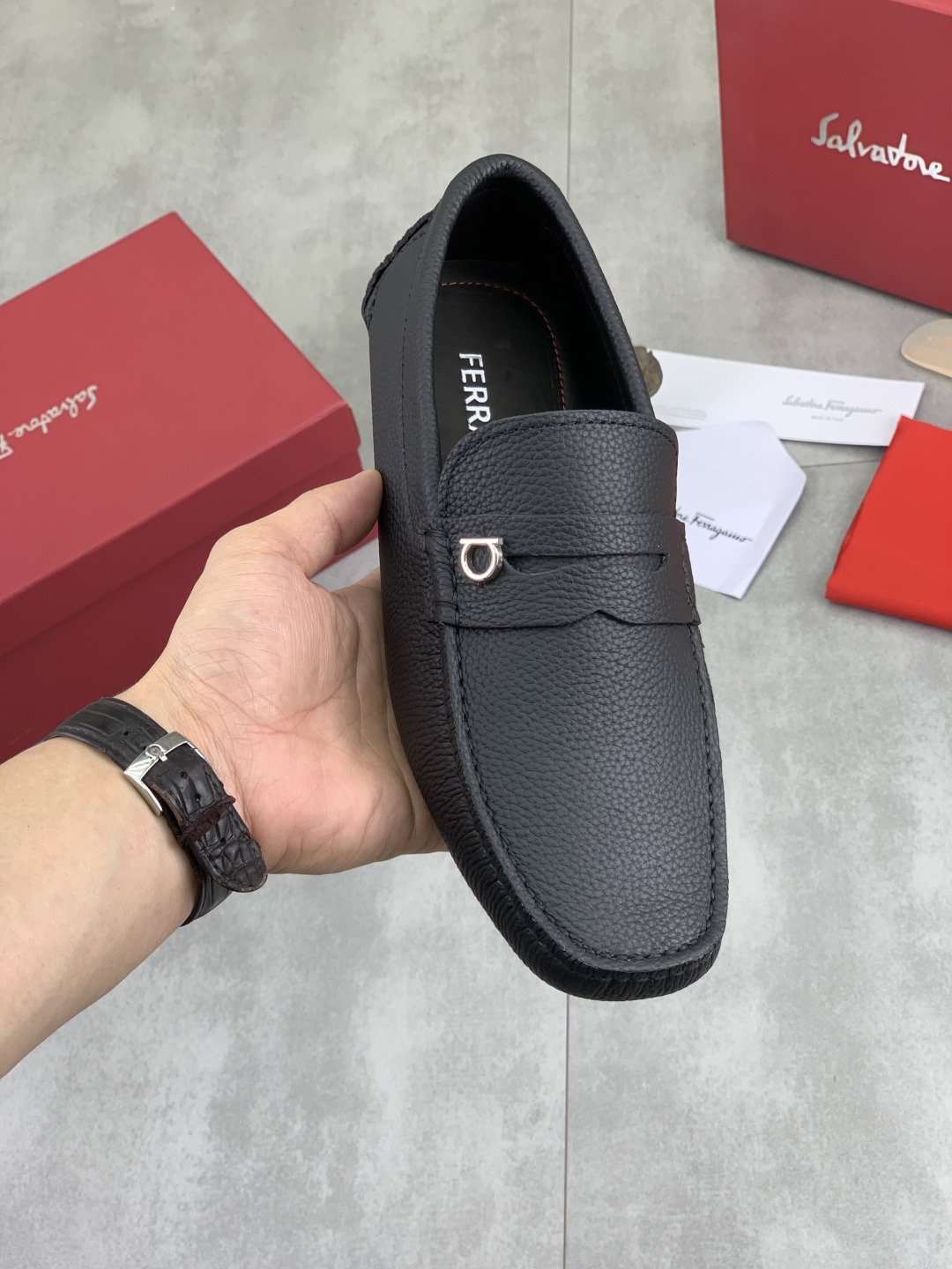 NO:886406,[Real price] Water dyed cow leather [Salvatore Ferragamo] Ferragamo men's latest casual shoes!  Listed simultaneously!  The fabric is made of specially imported original calfskin, and the lining is made of imported water-dyed cowhide. It is absolutely luxurious and leads the fashion trend. Available in 6 colors with sizes 38-45, louis vuitton, ferragamo, ferragamo, cowhide19860909【实价】水染牛里【Salvatore Ferragamo】菲拉格慕 男士最新款休闲豆豆鞋！同步上市！面料采用专用进口原版小牛皮,内里采用进口水染牛皮,绝对的奢华打造,引领时尚潮流.配码38-45 6色可选,,louis vuitton,ferragamo,ferragamo,cowhide,Men's shoes
