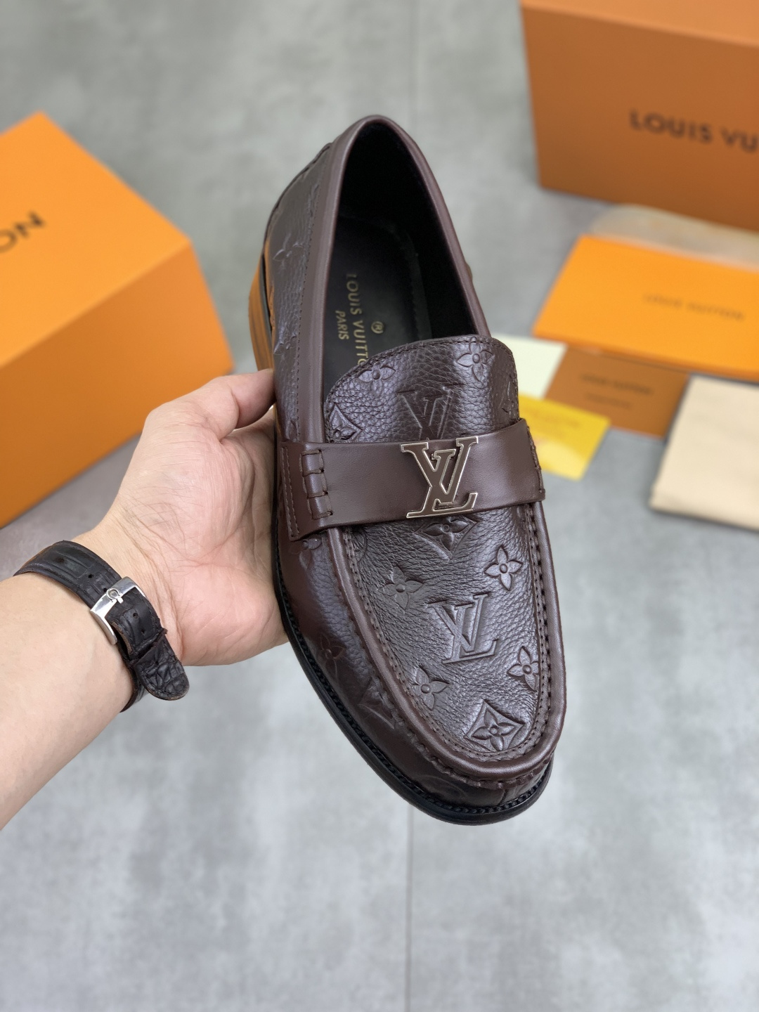 NO:886426,Actual price [LOUIS VUITTON] water dyed cowhide original order new LV Louis Vuitton * - top version LV classic leather shoes!  Made of imported original calfskin, original leather side strips and wear-resistant high-end rubber outsole!  High quality products!  Color black optional, code number 39-44 (45 customized),,louis vuitton,louis vuitton,louis vuitton,cowhide19860909实价【LOUIS VUITTON）水染牛里 原单 新款LV路易威登 *——顶级版本 LV经典皮鞋！选用进口原版小牛皮 原版真皮边条拼接耐磨高端橡胶大底！高品质精品！颜色黑色可选 码数39-44（45定做）,,louis vuitton,louis vuitton,louis vuitton,cowhide,Men's shoes