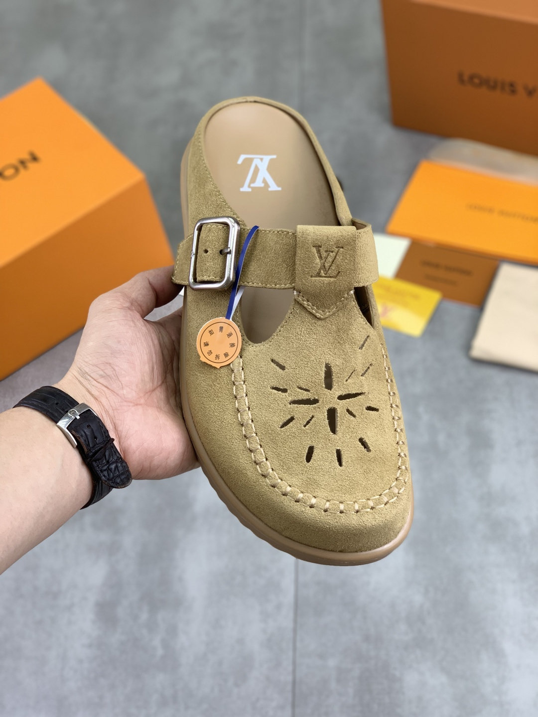NO:886999,Actual price [LOUIS VUITTON] water-dyed cow leather original order New half-drag series LV Louis Vuitton * - top version LV classic half-drag leather shoes!  Use imported original cowhide denim and original high-end rubber outsole!  High quality products!  Various colors to choose from, sizes 39-45, louis vuitton, louis vuitton, louis vuitton, cowhide19860909实价【LOUIS VUITTON）水染牛里 原单 新款半拖系列LV路易威登 *——顶级版本 LV经典半拖皮鞋！选用进口原版牛皮牛仔布 原版高端橡胶大底！高品质精品！颜色多款色可选 码数39-45,,louis vuitton,louis vuitton,louis vuitton,cowhide,Men's shoes