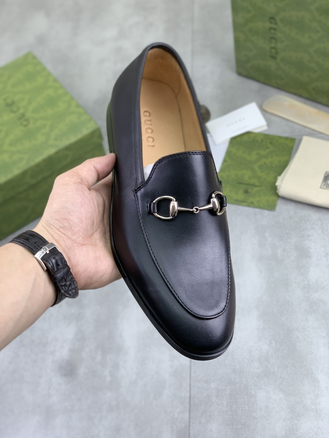NO:888404,[Real price] Water dyed cow leather [Gucci] GUCCI high-end men's formal business leather shoes, original order 11 pieces!  Original imported high-end calfskin, original metal buckle, imported first-layer cowhide inner pads, original outsole, men's shoe size 39-44 (customized to 45), 3 colors available, gucci, cowhide19860909【实价】 水染牛里【古奇】GUCCI高端男士正装商务皮鞋,原单11货！原版进口高端小牛皮,原版金属饰扣,进口头层牛皮内里垫脚 原版大底,男鞋码数39-44（45定做）3色可选,,gucci,cowhide,Men's shoes