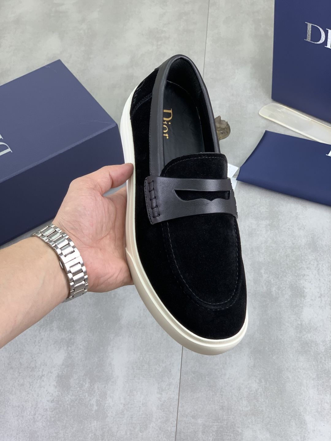 NO:954097,Real price high version Dior Dior original beanie shoes!  Top Italian purchasing agent!  Men's business casual leather shoes, original imported calfskin upper, ultimate texture, gentlemanly style, imported water-dyed cowhide lining, top-quality original Italian rubber outsole, first-class workmanship, top quality!  Size39-44 (38 45 customized) 4 colors available, dior, dior, cowhide19860909实价 高版本 Dior 迪奥 原版豆豆鞋！顶级意大利代购！男士商务休闲皮鞋,鞋面原版进口小牛皮,极致质感,绅士风范,内里进口水染牛皮,顶级意大利原版橡胶大底,一流做工,顶级质感！Size39-44（38 45定做）4色可选,,dior,dior,cowhide,Men's shoes