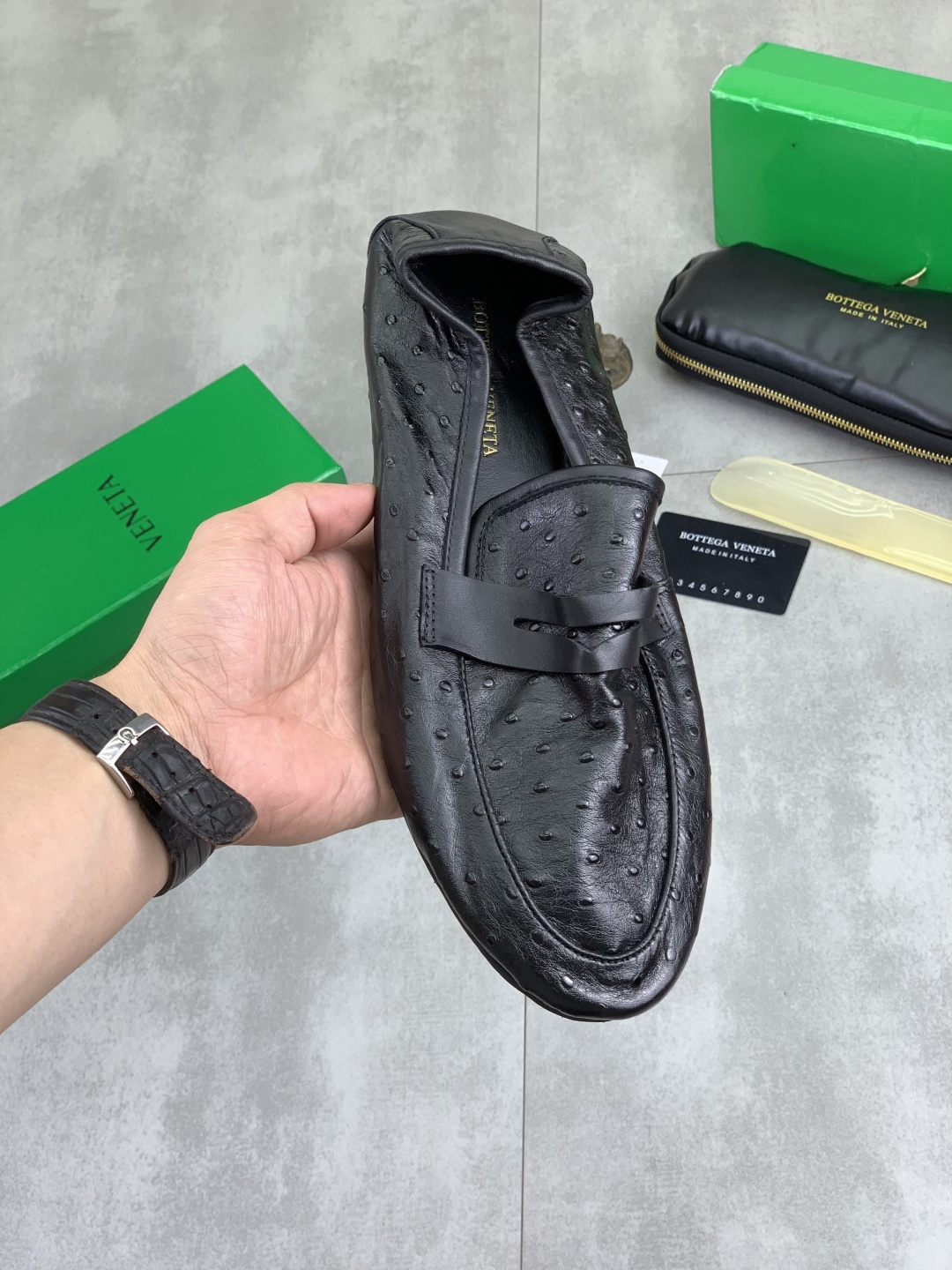 NO:954094,[Real price] Water-dyed cow leather high-quality business wallet beanie shoes BOTTEGA VENETA official website synchronizes the latest top version of BV in the market, accepts material comparison, shoe type comparison, process comparison, practical and textured, versatile, suitable for any occasion, the more you look at it, the more you look at it. Pure hand-weaving process - upper material, hand-woven calfskin imported from Italy - high-quality water-dyed cowhide lining - original private model customized outsole -Size 39-45 colors available, Bottega  veneta,bottega veneta,wallets,cowhide19860909【实价】 水染牛里 高品质商务钱包豆豆鞋 BOTTEGA VENETA官网同步最新款顶级版市场的BV, 接受材质对比 鞋型对比 工艺对比 实用又有质感·百搭适用任何场合、越看越有味道.纯手工编织工艺 -鞋面材质,意大利进口手工编织小牛皮 -内里优质水染牛皮 -原版私模定制大底 -Size39-45 颜色多色可选,,bottega veneta,bottega veneta,wallets,cowhide,Men's shoes