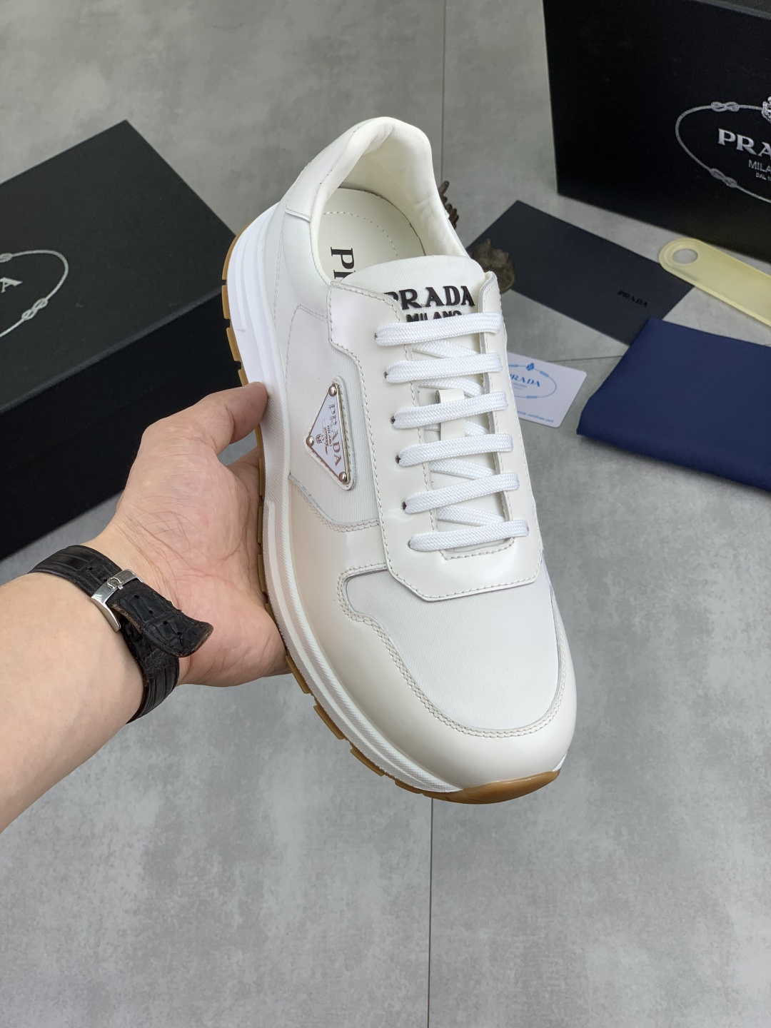 NO:956235,Actual price, top version, popular models on the official website, trendy brands (Prada) mainly promote popular models, avant-garde and versatile fashionable men's shoes, private version mold opening, cowhide surface splicing 11.. Stylish and simple, original imported cowhide lining and cowhide feet; the atmosphere and personality are more fashionable, eye-catching and pursuing class. It will subvert old ideas and be a must-have for fashionistas who want to spend time with you! Must keep it for yourself!  Tall and comfortable TPU foam outsole, high-end quality workmanship. Size 38-44 (45 customized) 6 colors available.,, prada, prada, cowhide19860909实价 顶级版本 官网爆款上市, 潮牌（普拉达Prada）主推爆款,前卫百搭时尚男鞋私版开模,牛皮面拼接11..时尚干脆、原版进口牛皮内里牛皮垫脚；大气个性更潮更抢眼更追求档次,它将颠覆旧念,与您共度时尚潮人必备! 必自留 ! 高大上的舒适TPU发泡大底,高端品质做工.码数38-44（45定做）6色可选.,,prada,prada,cowhide,Men's shoes
