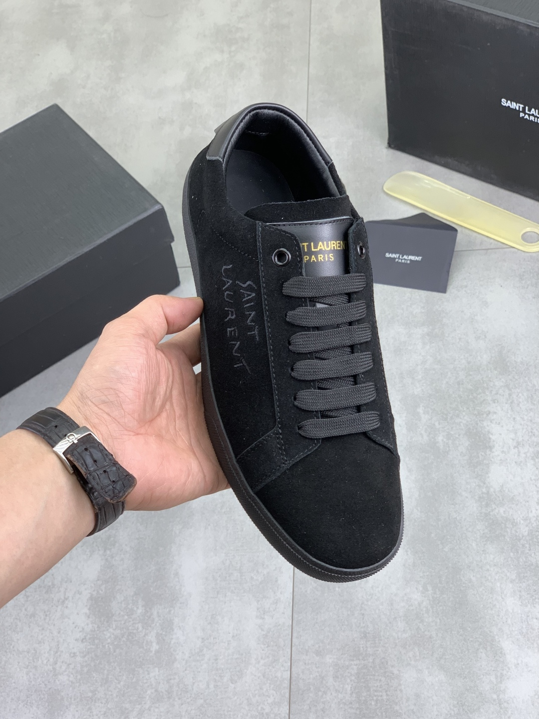 NO:956703,Real price Saint Laurent classic casual shoes for all seasons, the latest model, YSL, classic and high-quality glamorous masterpieces. The hottest spring and summer series. It has both temperament and fashion. The classic and attractive design style has a particularly beautiful effect on the feet. The material is imported from Italy cowhide and cowhide lining for the feet; cowhide code number 38-45,, saint laurent, saint laurent, saint laurent, cowhide19860909实价 Saint Laurent 圣罗兰 经典休闲鞋四季同步最新款、YSL、经典上乘美艳力作 最火春夏系列 兼备气质 时尚 经典耐看的设计风格 上脚效果特别美 材料采用意大利进口牛皮、牛皮内里 垫脚；牛皮 码数38-45,,saint laurent,saint laurent,saint laurent,cowhide,Men's shoes