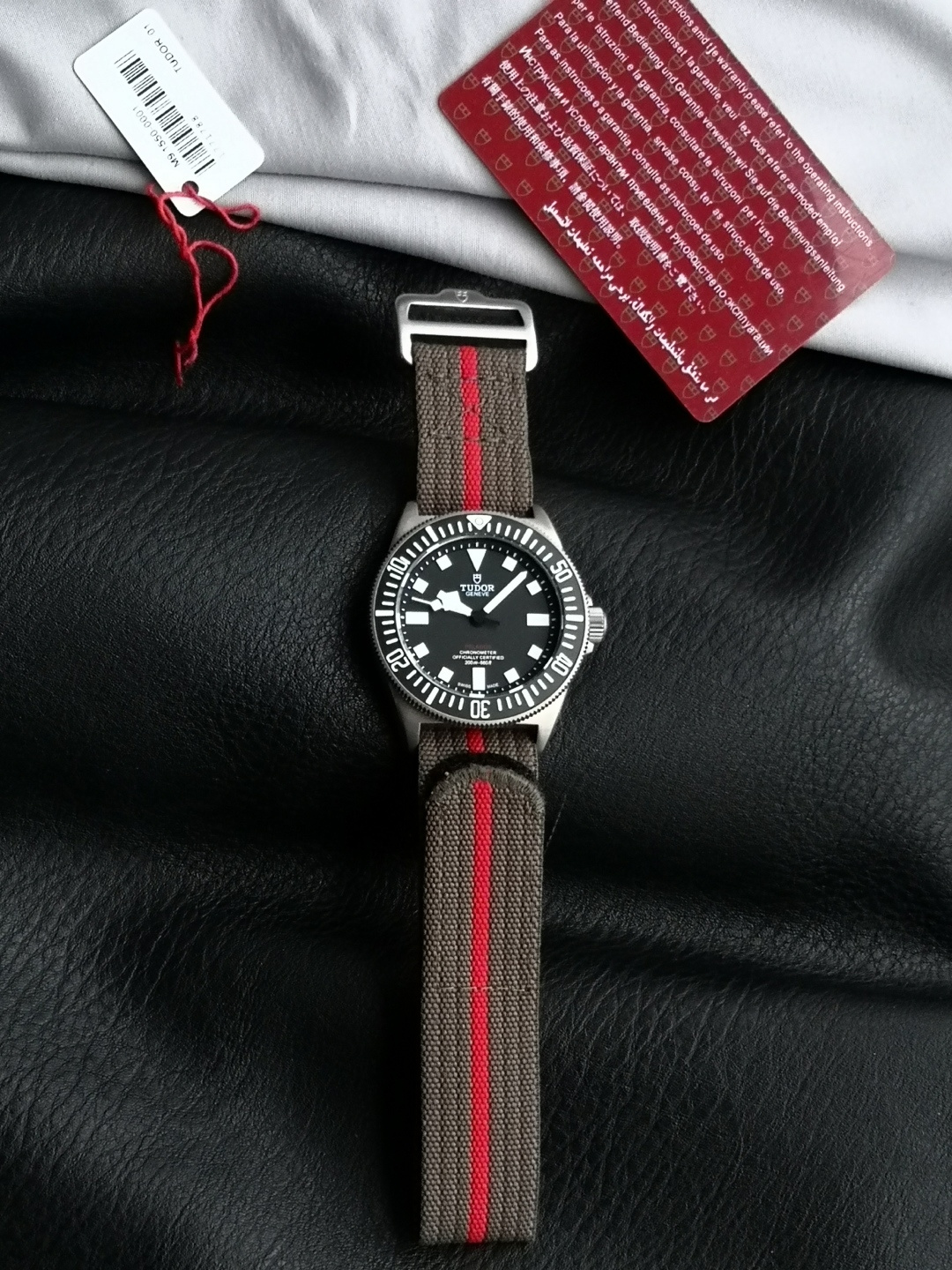 NO:728483,BR Tudor Submersible FXD → Table diameter 42MM, thickness 12.75MM, material grade 5 titanium and zirconia ceramic rotating ring.  Movement, Hangzhou Seven Series 28800 fast swing machine  'Super strong ice blue luminous effect, coated with a new high-performance X1 level Swiss Suer-LumiNova luminous coating (the only BR on the market that uses this luminous material for the first time), ensuring clear and easy reading in any environment and a long-lasting glow. The blue light in the dark will make its navy blue plate  The face and snowflake needles are elegantly displayed. BR focuses on the original luminous effect, which has never been seen in the market before; even the top Rolex version cannot achieve such a luminous effect, nor can it achieve such a long-lasting luminous time (luminous in the dark for more than 10 hours.',,rolex19860909BR帝舵领潜型FXD → 表径42MM 厚度12.75MM 材料五级钛及氧化锆陶瓷转圈． 机芯,杭州七系28800快摆机 “超强冰蓝夜光效果,涂有全新高性能X1级瑞士Suer-LumiNova夜光涂层（市场上唯BR第一次重本启用此夜光材料）,确保在任何环境下都清晰易读且发亮时间超久.黑暗中蓝光将其海军蓝盘面和雪花针优雅展现的淋漓尽致.BR倾注重本的夜光效果,市场之前未曾有过；即使最顶级的劳力士版本也达不到如此夜光效果,也达不到发光时间如此持久（黑暗中发光达10小时以上.”,,rolex,Watch