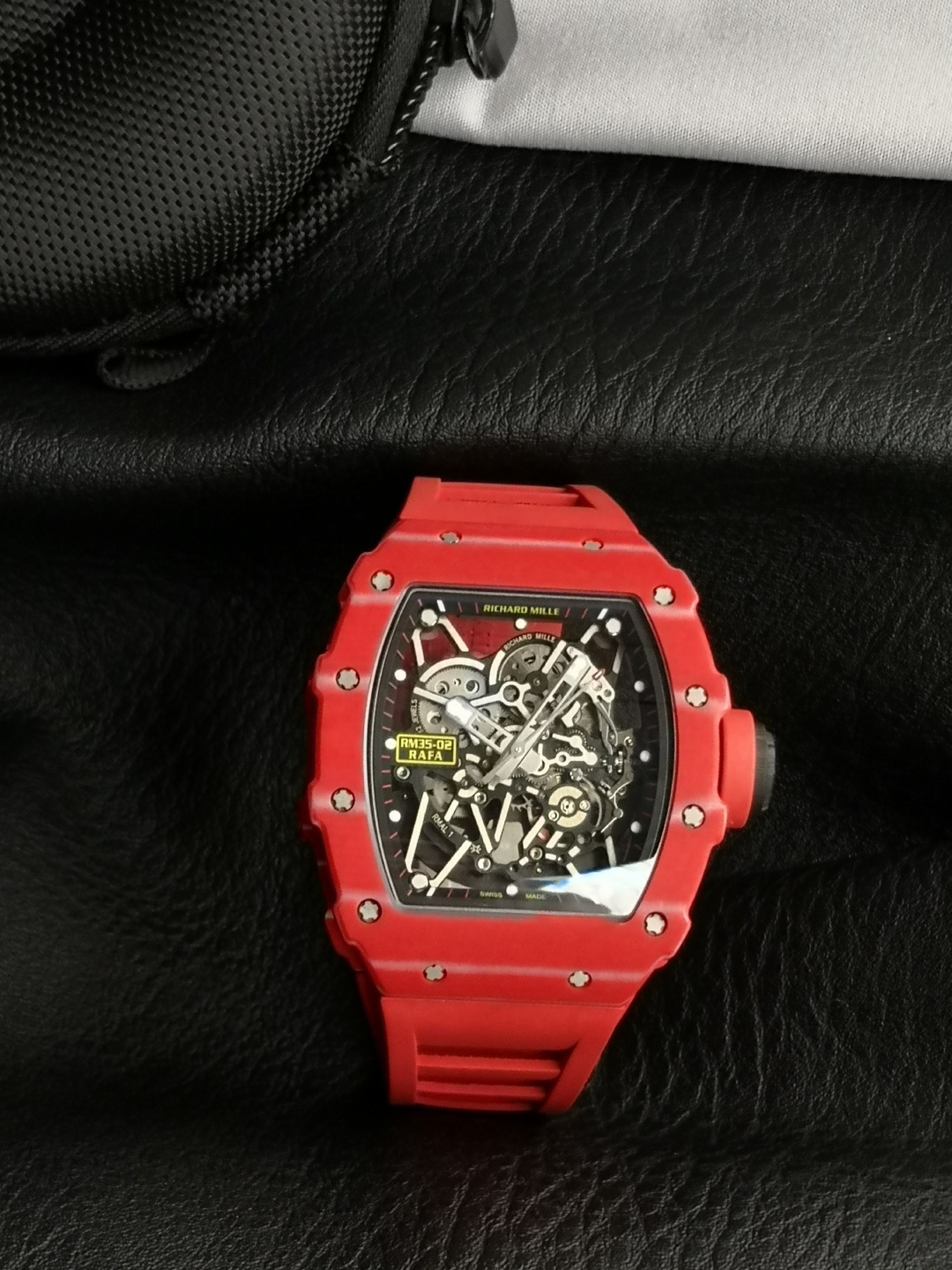 NO:858799,RICHARD MILLE Carbon TT composite carbon fiber produced by CK FACTORY - RM35-02 (see through the bottom) ①The case is made of imported carbon fiber material. ②The new all-in-one RMAL1 movement, the hollow automatic winding movement is equipped with a double barrel system, and the balance wheel actually uses 2 white stones. ③The dial and hands are made of Swiss luminous, and the luminous effect matches the original version. The metal parts are made of titanium to synchronize with the original data.  ⑤The case coding adopts one watch and one code, which is not a unified code. ⑥The strap material is made of aviation-grade fluororubber. The colors of the first- and second-generation shark fin straps and watch handle rubber covers are freely selectable.19860909RICHARD MILLE Carbon TT复合碳纤维 CK FACTORY出品—RM35-02（透底） ①壳套采用进口碳纤维材料. ②全新一体机RMAL1机芯,镂空自动上链机芯搭载双发条盒系统,摆轮上下真正使用2颗白宝石. ③表盘和表针采用瑞士夜光,发光效果匹配原版.金属部件均采用钛金属制作同步原装数据. ⑤表壳编码采用一表一码,非统一编码. ⑥表带材质为航空级氟橡胶制作,一代和二代鲨鱼鳍表带与表把胶套各颜色自由选择.,,Watch