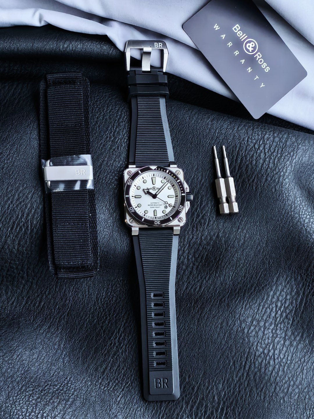 NO:820674,B/R Bell & Ross INSTRUMENTS series BR03A 2824 automatic mechanical movement stainless steel case 42mm with ceramic 60-minute scale unidirectional rotating stainless steel bezel, minute track up to 15 minutes, sapphire crystal with anti-reflective coating, natural rubber strap stainless steel pin buckle mechanical watch,,19860909B/R 柏莱士 Bell&Ross INSTRUMENTS 系列BR03A 2824自动机械 机芯 精钢表壳 42mm 带 陶瓷60分钟刻度单向旋转精钢表圈,分钟轨道最长15分钟, 带防眩目涂层的蓝宝石水晶表镜 天然橡胶表带 精钢 针扣机械腕表,,,Watch