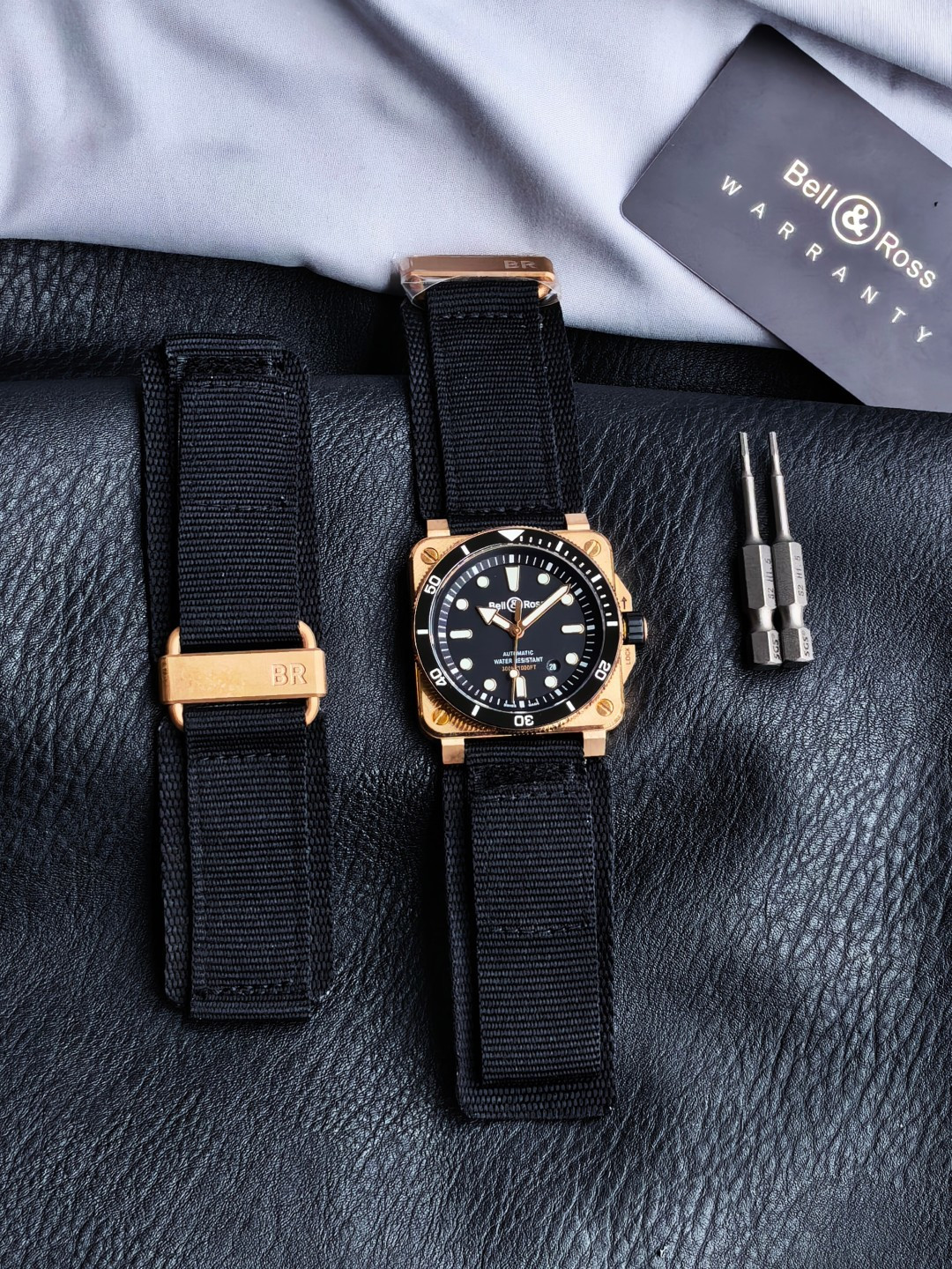 NO:820668,Limited Recommendation Bell & Ross / INSTRUMENTS series BR0392-D-BL-BR/SCA watch, frosted and polished CuSn8 bronze with natural rubber strap, frosted and polished CuSn8 bronze,  One-way rotating ceramic bezel with 15-minute scale, gold-plated hour markers, inlaid with Super-LumiNova luminous material. Gold-plated hollow hands coated with Super-LumiNova luminous material. Equipped with imported 2824 automatic mechanical movement, size 42mm mechanical watch,,,gold plating19860909限量 推荐 柏莱士 / INSTRUMENTS系列BR0392-D-BL-BR/SCA腕表,磨砂抛光CuSn8青铜搭配天然橡胶表带,磨砂抛光CuSn8青铜, 带15分钟刻度的单向旋转陶瓷表圈,镀金镶贴时标,镶嵌Super-LumiNova夜光材料.涂有Super-LumiNova夜光材料的镀金镂空式指针.搭载进口2824自动机械机芯,尺寸42mm机械腕表,,,gold plating,Watch