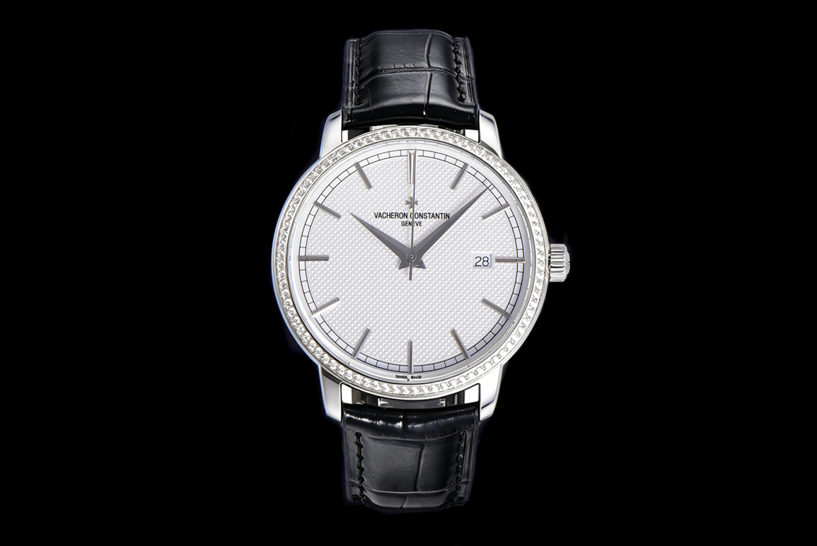 NO:879144,Platinum Diamond 50 New Vacheron Constantin Heritage Three-hand Series Table Diameter 40mm  The 87172/000R-9302 watch fully inherits the essence of Vacheron Constantin watchmaking, the classic three-hand. It is equipped with Vacheron Constantin automatic winding movement, and the movement of the watch can be seen from the back. The original Italian cowhide pin buckle. The baton hour markers and the orbital minute scale fully demonstrate the elegance of the Vacheron Constantin brand.,,vacheron,cowhide19860909白 金 钻50 新款 江诗丹顿传袭大三针系列 表径40mm 87172/000R-9302腕表充分传承到了江诗丹顿制表精华,经典三针.搭载江诗丹顿自动上链机芯,可从背透看到手表的机芯.意大利牛皮原装针扣.棒状时标针搭配轨道式分钟刻度将江诗丹顿这个品牌的优雅也完全展现出来了.,,vacheron,cowhide,Watch