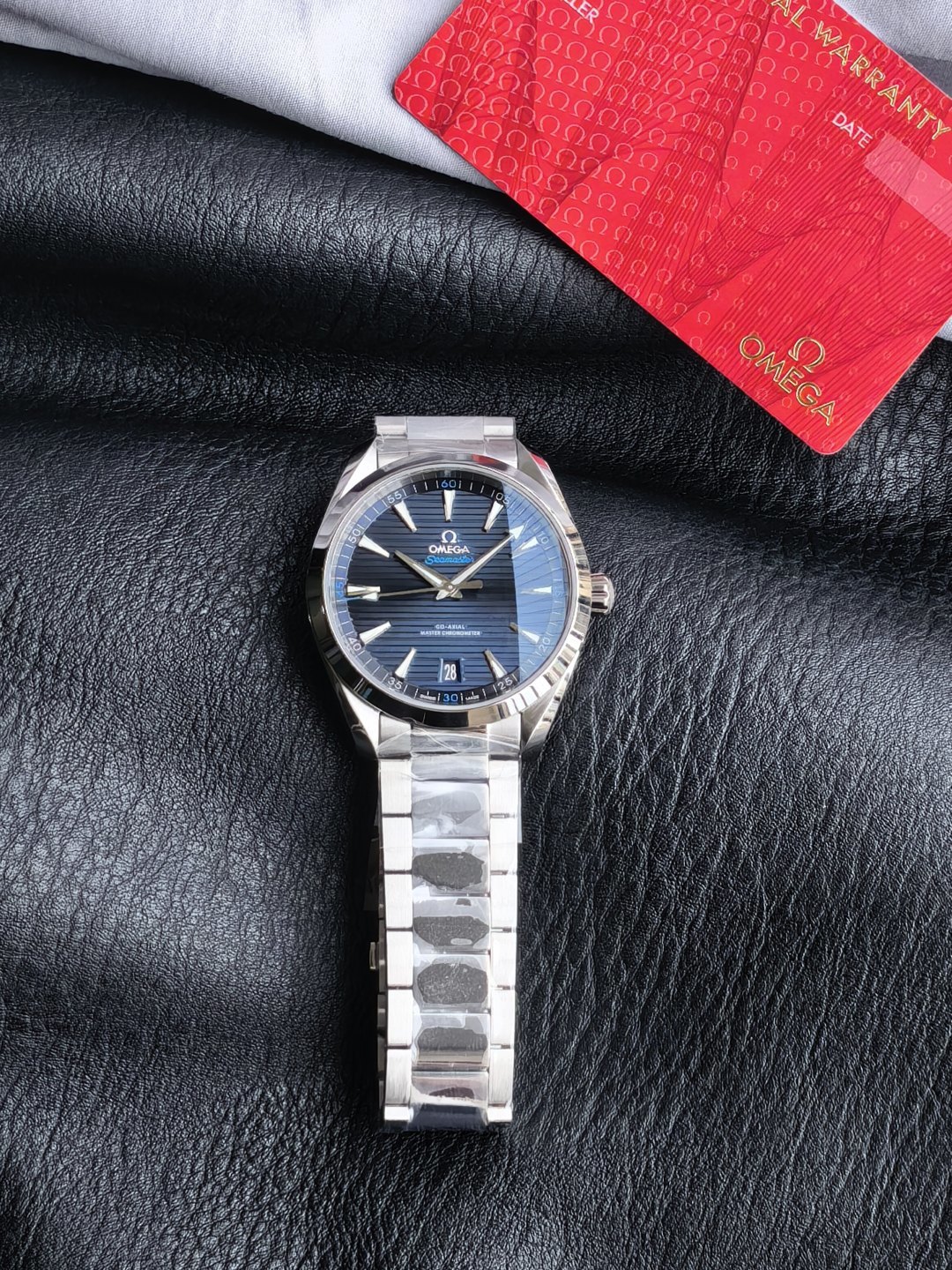 NO:947160,VS recommends the Omega Seamaster series for a limited time. 10.41.21.03.001 watch, stainless steel case bracelet (butterfly buckle), stainless steel, screw-in crown, arc-shaped double-sided anti-reflective and wear-resistant sapphire glass mirror, blue dial, horizontal 'teak' texture  There is also a calendar window at 6 o'clock. The hands and hour scales are rhodium-plated and covered with white Super-LumiNova luminous coating. Tapered hour markers, luminous. Equipped with CAL. automatic mechanical movement, size 41 mm, omega19860909VS限时推荐欧米茄海马系列.10.41.21.03.001腕表,精钢表壳表链（蝴蝶扣）,精钢,旋入式表冠,弧拱形双面防反光耐磨损蓝宝石玻璃表镜,蓝色表盘,水平“柚木”纹理；6点钟位置亦设有日历窗口,指针和小时刻度经过镀铑处理,覆以白色Super-LumiNova夜光涂层.锥形时标,夜光.搭载CAL.型自动机械机芯,尺寸41毫米,,omega,Watch