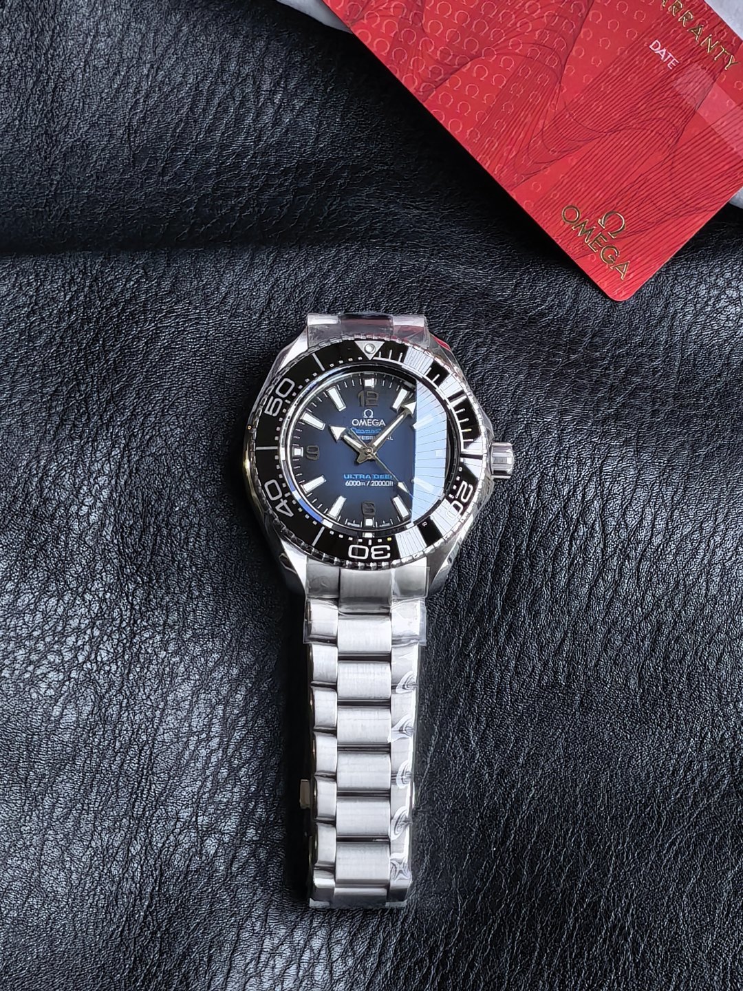 NO:947135,VS limited edition specially recommends the Omega Seamaster series. 30.46.21.03.001 watch, stainless steel bracelet case, polished black ceramic bezel decorated with Liquidmetal diving scale, lacquer dial showing a gradient effect from blue to black, white 18K gold hands and hour markers are covered with white Super-LumiNova luminous coating, 8912 automatic machine, 45.5 mm, omega19860909VS限量特别推荐欧米茄海马系列.30.46.21.03.001腕表,精钢表链表壳,抛光黑色陶瓷表圈饰有Liquidmetal潜水刻度,亮漆表盘呈现从蓝色到黑色的渐变效果,白色18K金指针和小时刻度均覆有白色Super-LumiNova夜光涂层,8912型自动机械,45.5毫米,,omega,Watch