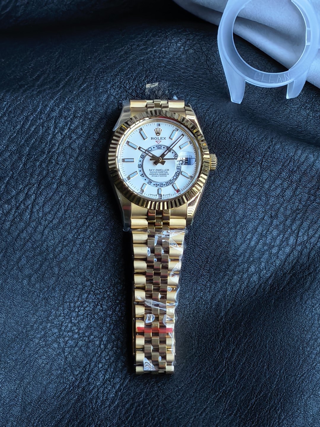 NO:947114,ES is fully developed!  !  !  Vibration frequency 21800 per hour, size 42mm*14.3mm, super luminous ice blue luminous material, 904L plated with 2min 18K gold, functions moon phase, date, rotating annual calendar, dual time zone,19860909ES全面发展！！！ 振频21800每小时 尺寸42mm*14.3mm 夜光超强冰蓝夜光 材质904L镀2min18K金 功能月相,日期,转圈年历,双时区,,Watch