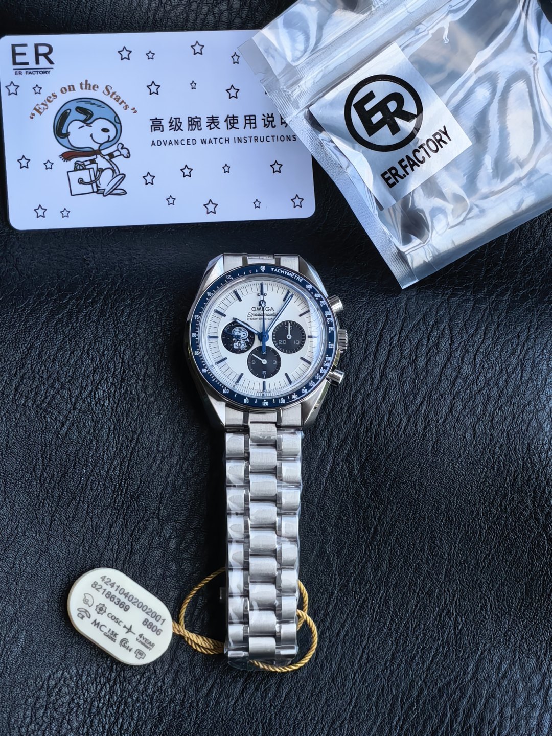 NO:947362,ER’s new product launches the ingenious heritage [OMEGA Speedmaster Snoopy Award 50th Anniversary] watch!  ER is committed to creating a movement that is closest to the original version. It is also the only factory on the market that has a 42mm case and can make the distance between the three small seconds dials on the dial almost the same as the original version. Please look for the version when purchasing!  The position and length of the dial's literal nails and the distance from the three small seconds dials are almost the same as the original version, which makes up for the regret of other versions on the market being fake at first glance. Welcome to compare and appreciate it!  Exclusively customized 3861 movement, the only function on the market is consistent with the original version, the 6-digit digit is a 12-hour clock!  The back of the watch has the same nipple shape as the original rocket needle, and is decorated with black engraving elements such as the 'Apollo' 13 mission and Omega's 'Snoopy Award'!  Fritillaria Earth Small Seconds presents a realistic appearance of the earth and original luminous light!  Original blue zirconium oxide [ZrO2] ceramic ring, arc-shaped double-sided anti-reflective and wear-resistant sapphire glass!  The side curvature is consistent with the original version, the details are more refined, and the texture is perfect in one step!  ER boutiques are on sale in limited quantities, welcome to taste!  ,,omega19860909ER新品发售匠心传承【OMEGA欧米茄超霸史努比奖50周年纪念款】腕表！ ER致力于打造最接近原版的机芯,也是目前市面上唯一一家表壳为42mm并能做到表盘三个小秒盘间距与原版几乎一致距离的工厂,购买请认准版本！ 表盘字面钉的位置、长度以及与三个小秒盘的距离与原版几乎无差,弥补了市面上其他版本一眼假的遗憾,欢迎对比品鉴！ 独家定制3861机芯,市面唯一功能与原版一致,6字位为12小时制！ 手表背面跑码火箭针针尾与原版一致奶嘴型,饰有致敬“阿波罗”13号任务及欧米茄“史努比奖”等黑色镌刻元素！云贝母地球小秒呈现逼真地球外貌及原版夜光！ 原版一致蓝色氧化锆［ZrO2］陶瓷圈口,弧拱形双面防反光耐磨损蓝宝石玻璃表镜！侧面弧度与原版一致,细节更精致,质感一步到位！ ER精品限量发售,欢迎品鉴！,,omega,Watch