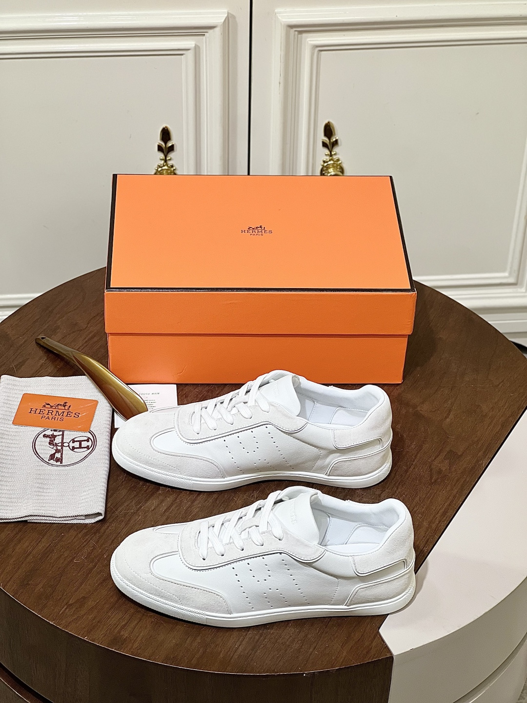 NO:745444,Hermes/Match Sneaker series men's leather sneakers. This sneaker is made of sports goatskin, suede goatskin and calfskin. It is decorated with perforated 'Hen Biais' words to create a retro urban style. The sole thickness is 1.7cm. Size38-46,,hermes,sneakers,cowhide,sheepskin19860909Hermes/Match Sneaker系列 男士皮革运动鞋 这款运动鞋采用运动山羊皮、绒面山羊皮和小牛皮拼接而成,饰有穿孔“Hen Biais”字样,打造复古都市风,鞋底厚度1.7cm Size38-46,,hermes,sneakers,cowhide,sheepskin,Men's shoes