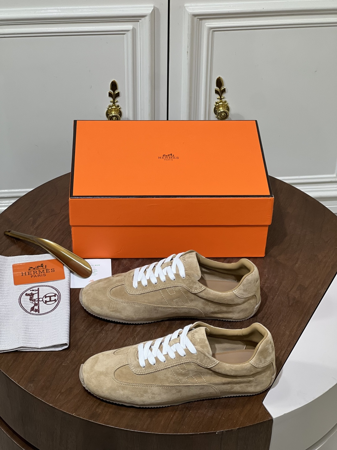 NO:745450,Hermes/Maater Sneaker series men's leather sneakers. This sneaker is made of soft calfskin and has a thin sole. It creates a retro and simple style. The sole thickness is 0.6cm. Size38-46, hermes,sneakers,cowhide19860909Hermes/Maater Sneaker系列 男士皮革运动鞋 这款运动鞋采用柔软小牛皮制作,鞋底薄.打造复古和简约风格,鞋底厚度为0.6cm Size38-46,,hermes,sneakers,cowhide,Men's shoes