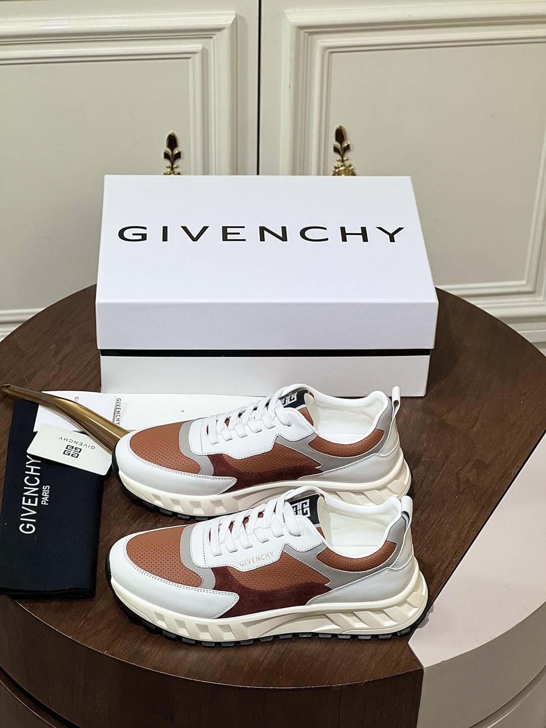 NO:778292,Givenchy/New GIV 1 Men's Thick-soled Heightened Casual Sports Shoes The uppers are made of high-quality first-layer cowhide!  The upper foot effect is handsome and stylish, with an increase of 5CM to enhance the aura. The shoe body is designed with contrasting colors and is decorated with 4G LOGO and three-dimensional GIVENCHY logo. The lightweight TPU foam outsole makes the foot feel light and comfortable!  Size38-45 420,,givenchy,sneakers,cowhide19860909Givenchy/全新GIV 1男士厚底增高休闲运动鞋 鞋面高品质头层牛皮打造！上脚效果帅气有型,增高5CM,提升气场,鞋身撞色拼接设计,饰有4G LOGO标志和立体GIVENCHY标志.轻质TPU发泡大底,脚感轻便舒适！ Size38-45 420,,givenchy,sneakers,cowhide,Men's shoes