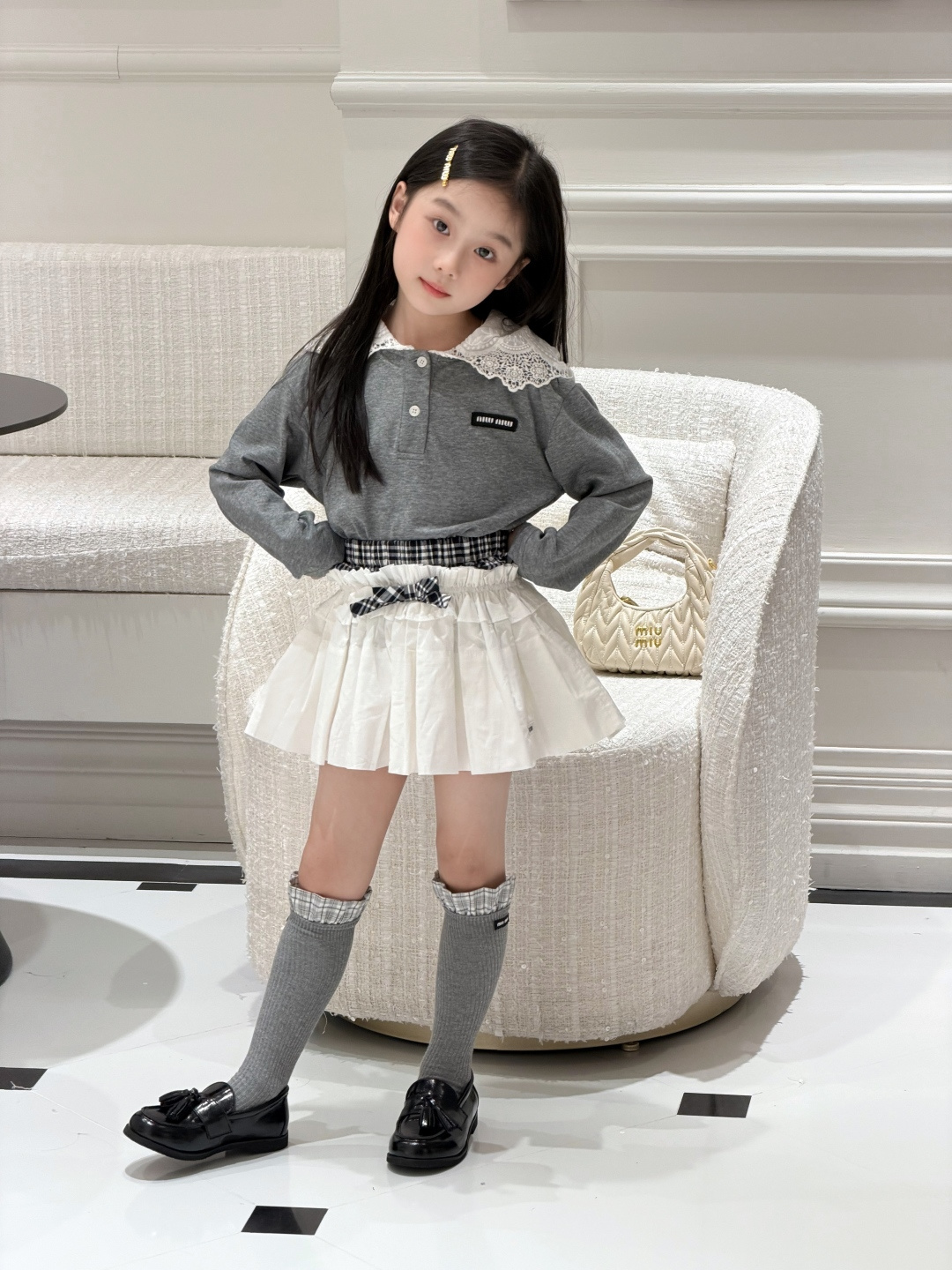 Modelo gris Top con encaje super popular, perfecto para el caluroso verano y la transición de primavera a otoño. El dis…