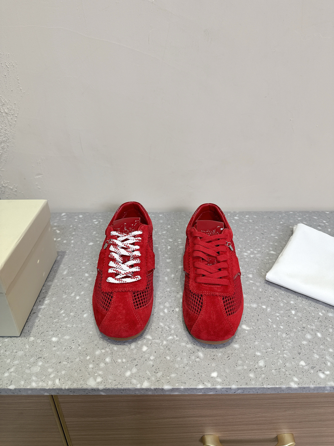 NO:174180,Unfolio niche trendy brand 25ss spring and summer new products Cross-Trainer lace-up low top sports shoes Forrest Gump shoes straight to the heart, every color is very good, Janice Man and Zhang Xiaofei, many internet celebrities, same style as celebrities, super soft and comfortable, original imported beef velvet/imported cowhide, inner foot pad sheepskin/fabric splicing, original open mold rubber sole Size35-40 (40 custom made without return or exchange), casual shoes/sneakers, cowhide, sheepskin19860909unfolio小众潮牌 25ss春夏新品 Cross-Trainer系带低帮 运动鞋 阿甘鞋 直击心巴 每个颜色都很好看 文咏珊张小斐众多网红 明星同款 超级如软舒适 面料原版进口牛反绒/进口牛皮 内里垫脚羊皮/布料拼接 大底原版开模橡胶大底 Size35-40（40定做不退换）,休闲鞋/运动鞋,sneakers,cowhide,sheepskin,Women's Shoes