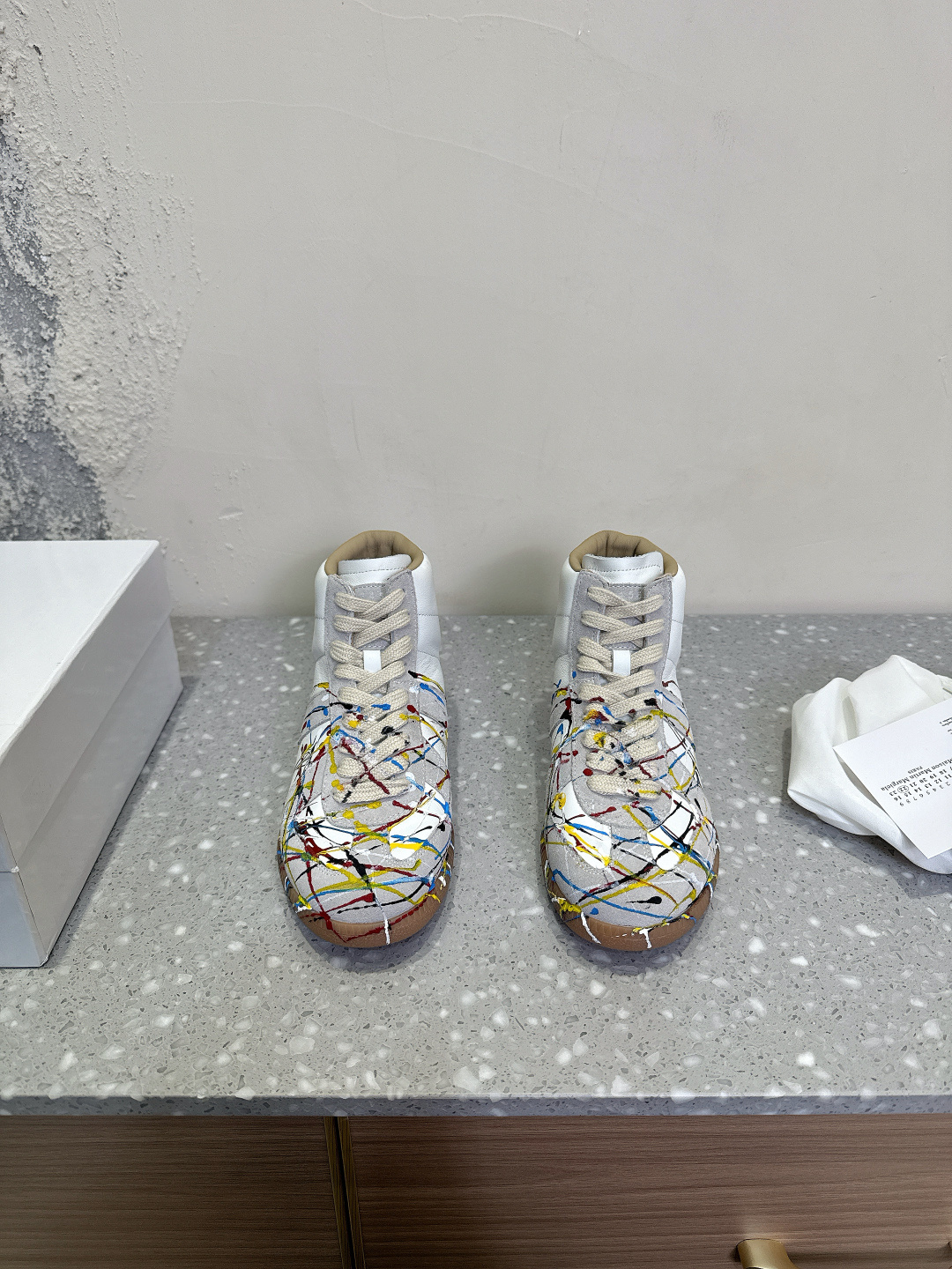 NO:164253,Graffiti (men's size) maison margiela classic high-top german training shoes Majella's most comfortable german training shoes!  Full of retro feel!  Just dress up for you very high-end!  The shoes are very light!  It's super comfortable and breathable to wear!  The most important thing is not to tired or grind your feet!  All seasons of the year!  Spring, summer, autumn and winter are suitable!  Never out of time, original imported cowhide leather/Niujing inner lambskin, original open molded rubber wear-resistant beef tendon outsole, size 35-45 (women's size 40, men's size 45.46 customized, no return or exchange), casual shoes/sports shoes, masion margiela, sneakers, cowhide, sheepskin19860909涂鸦（男码）maison margiela 马吉拉 经典款 高帮 德训鞋 马吉拉最最舒服的德训鞋子了！复古感满满！随便穿搭就可以很高级！鞋子很轻便！穿起来上脚超级舒服透气！最重要不累脚,不磨脚！一年四季！春夏秋冬皆适宜！永不过时 鞋面原版进口牛皮/牛京 内里小羊皮 鞋底原版开模橡胶耐磨牛筋大底 码数35-45（女码40,男码45.46定做不退换）,休闲鞋/运动鞋,masion margiela,sneakers,cowhide,sheepskin,Women's Shoes