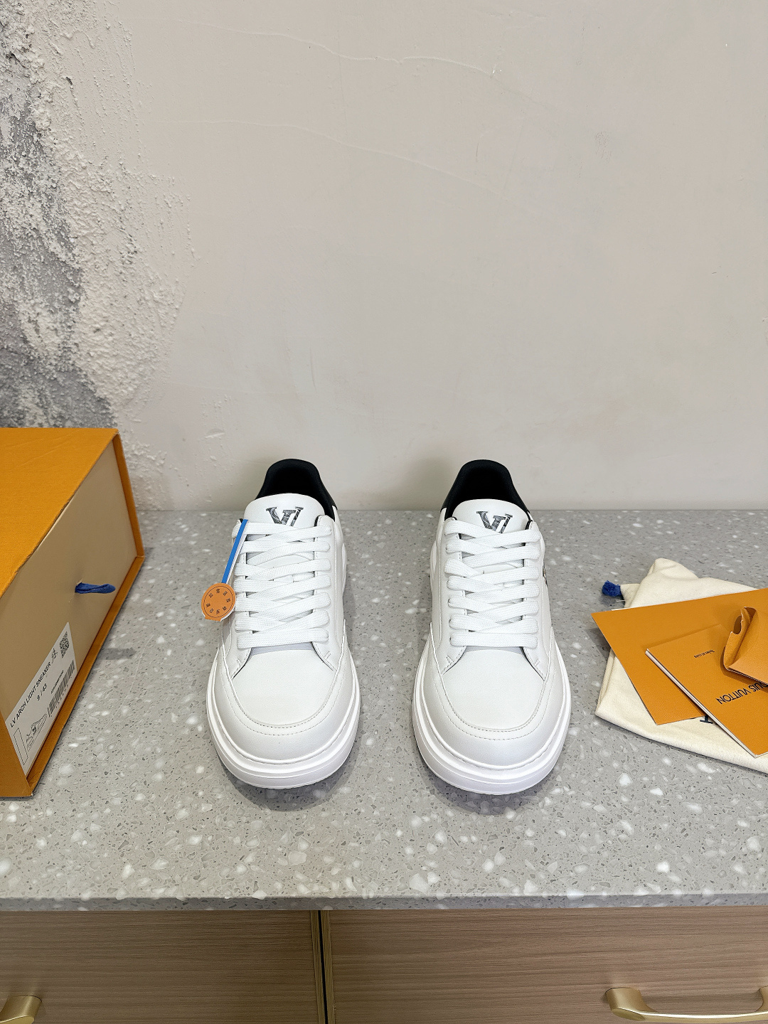 NO:165880,Louis Vuitton 25ss new Louis Vuitton small white shoes casual shoes sports shoes Donkey brand LV Louis Vuitton designed couple shoes for environmental protection Charlie and Squad sneakers Oversized side LV logo Customized jacquard fabric with heel presbyopia design is also eye-catching, the laces and tongue patches are made of recyclable ECONYL recycled nylon Fabric: original custom imported cowhide inner foot pad breathable inner sole original TPU rubber sole Size35-44 (women's size 40, men's size 45 custom made without return), casual shoes/sports shoes, louis vuitton, louis vuitton, louis vuitton, louis vuitton, louis vuitton, louis vuitton, louis vuitton, louis vuitton, louis vuitton, louis vuitton, louis vuitton, louis vuitton, louis vuitton, louis vuitton, louis vuitton, louis vuitton, louis vuitton, louis vuitton, sneakers, cowhide19860909Louis Vuitton 25ss新款 路易威登 小白鞋 休闲鞋 运动鞋 驴牌LV路易威登为环保设计情侣鞋Charlie 与Squad运动鞋 侧身超大LV logo 鞋舌定制提花面料 后跟老花设计也很醒目,鞋带和鞋舌贴饰均由可循环利用的ECONYL再生尼龙制成  面料:原版定制进口牛皮 内里垫脚透气内里 鞋底原版TPU橡胶大底 Size35-44（女码40,男码45订做不退换）,休闲鞋/运动鞋,louis vuitton,louis vuitton,louis vuitton,louis vuitton,sneakers,cowhide,Women's Shoes