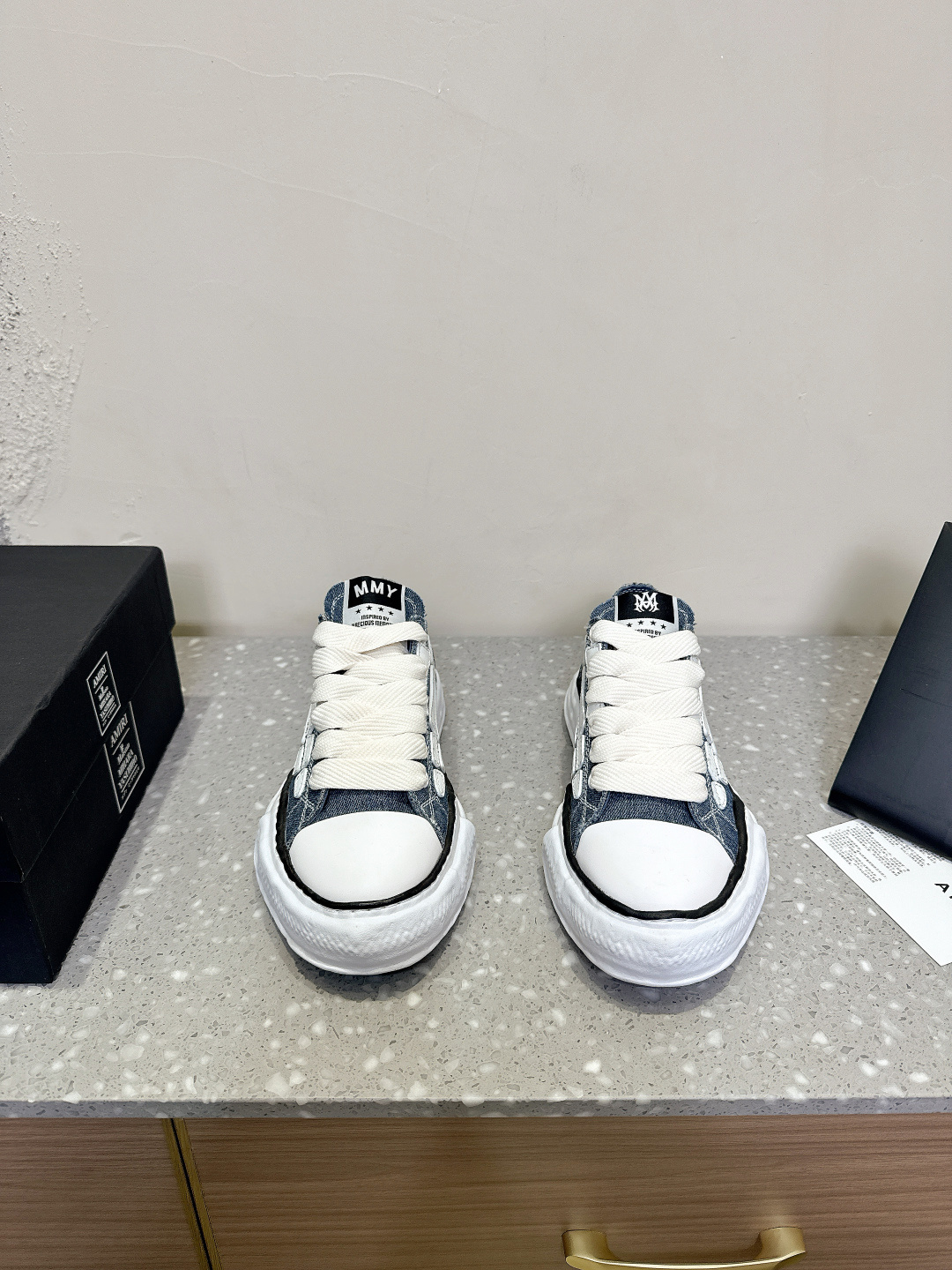 NO:233788,(Men's Size) MMYx co-branded AMIRI Mihara Yasuhiro bone shoes Spring new model Brand order Original order quality Designer boldly conceived, combined with the trend of the times, perfect, super comfortable and versatile, new sports style design, perfect, many celebrity celebrities endorsed him The original upper mold-opening canvas/imported cowhide Inner footbed original cloth Outsole original mold opening steel stamp pU combination sole Size35-44 (women's size 40.41, men's size 45 customization without return), casual shoes/sports shoes, amiri, mmy, sneakers, cowhide19860909（男码）MMYx联名AMIRI 三原康裕 骨头鞋 春季新款 品牌订 原单品质 设计师大胆构思,结合时代潮流气息,完美出炉,超级舒适百搭,全新运动风格设计,堪称完美,众多明星网红为他代言 鞋面原版开模进口帆布/进口牛皮 内里垫脚原版布 大底原开模钢印pU组合大底 Size35-44（女码40.41,男码45定制不退换）,休闲鞋/运动鞋,amiri,mmy,sneakers,cowhide,Women's Shoes