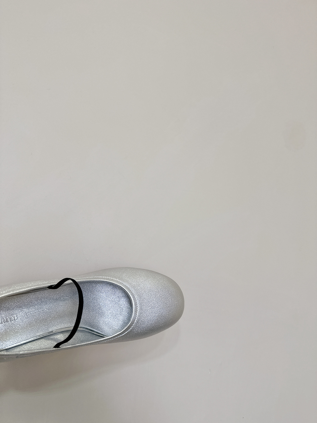 “Khaite Mary Jane Silverhead High Heels for Early Spring Fashion” - 图片 8