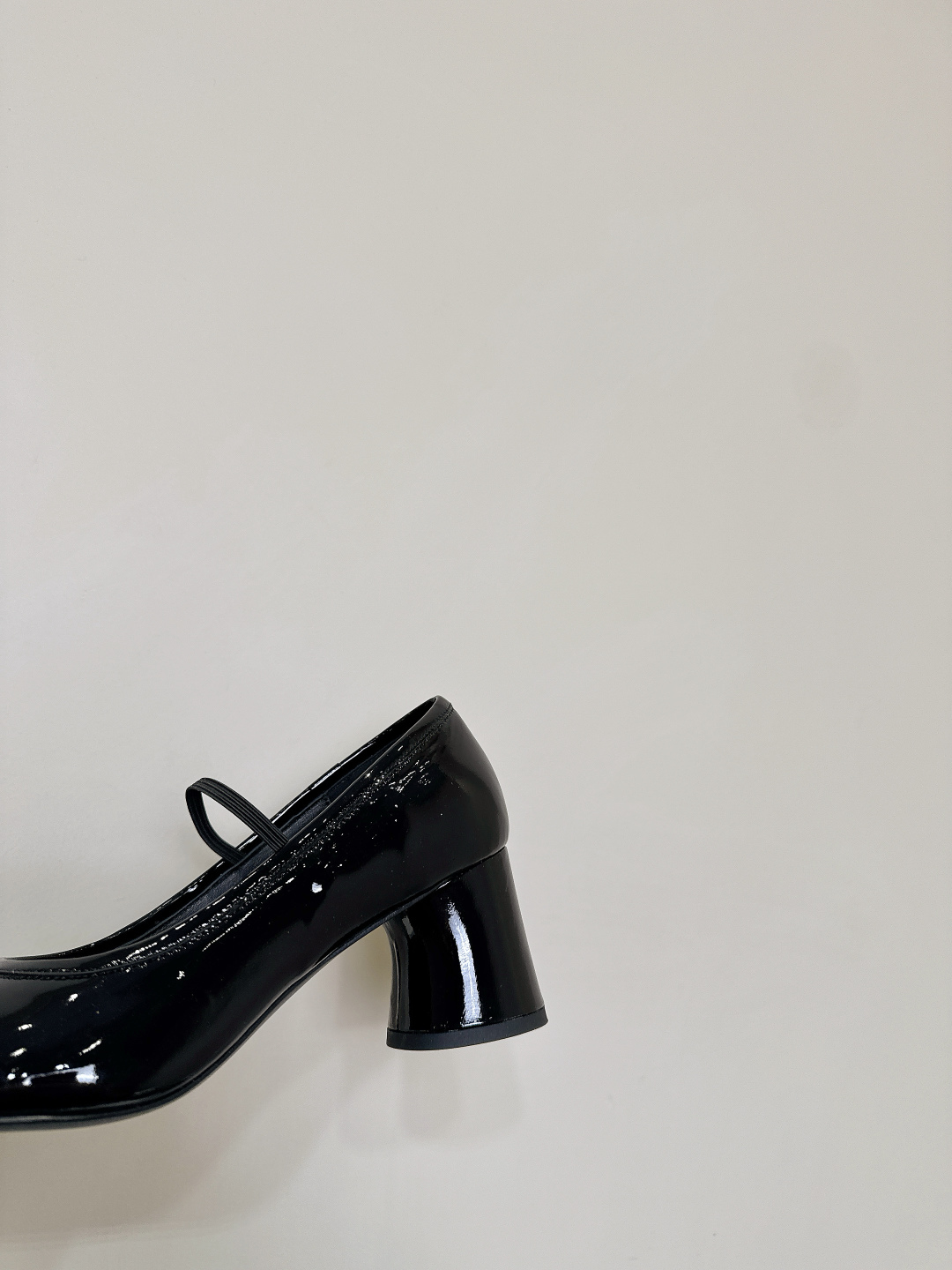 Khaite Mary Jane Silverhead High Heel Shoe Collection for Spring. - 图片 7