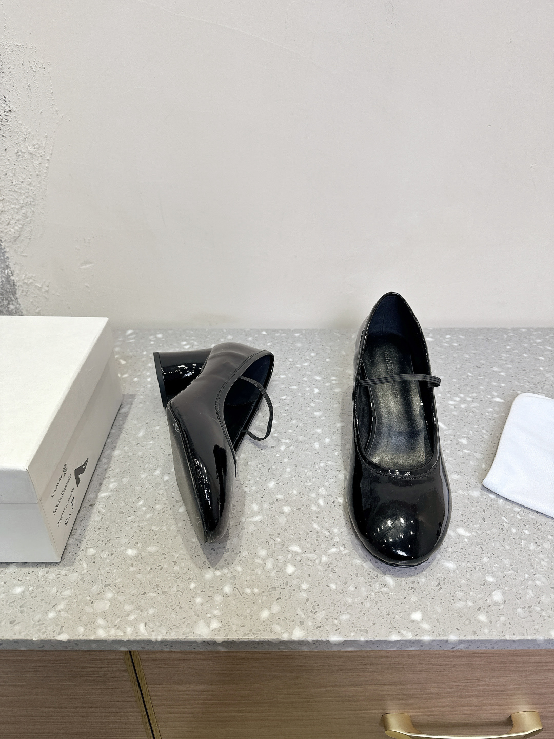 Khaite Mary Jane Silverhead High Heel Shoe Collection for Spring. - 图片 3