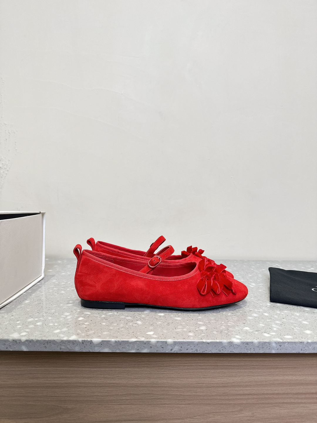 Spring and Summer Shoe Fashion: Mary Jane Style with Small Flower and Flat Bottom - 图片 5