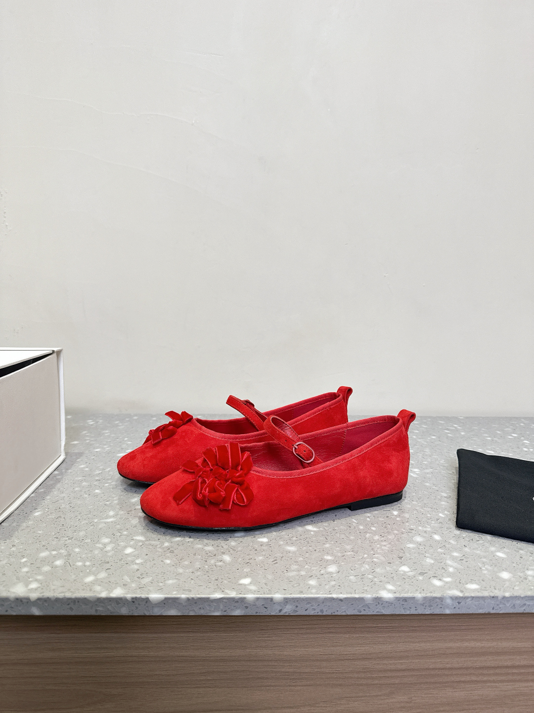 Spring and Summer Shoe Fashion: Mary Jane Style with Small Flower and Flat Bottom - 图片 3
