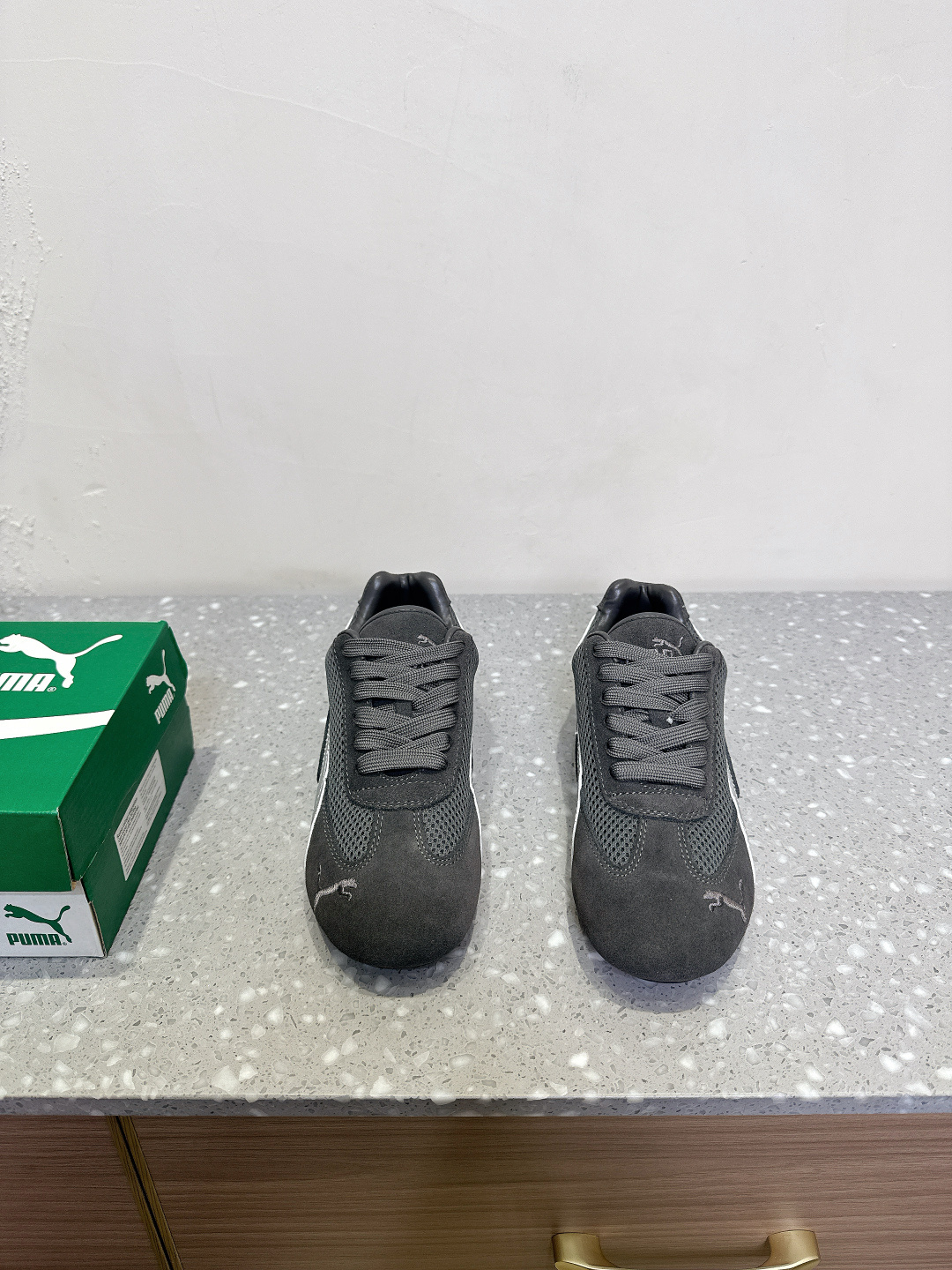 NO:443043,() Mesh PUMA Niche trendy brand 25ss spring and summer hot products, round-toed moral training shoes, sports shoes, casual shoes, another major event in the trend circle has occurred!  The king PUMA, which was looked forward to by countless trendsetters, has actually returned!  PUMA's cross-border cooperation definitely has its place. Avanti shoes, through the unique retro football shoe style, has instantly become the absolute focus of the recent shoe circle. Original custom cowhide/Niujing imported sheepskin, outsole original EVA wear-resistant and non-slip sole size 35-39 (40 customization, no return or exchange), casual shoes/sports shoes, sneakers, cowhide, sheepskin19860909（） 网面PUMA 小众潮牌 25ss春夏爆款 圆头德训鞋 运动鞋 休闲鞋 潮流圈又一大事件发生！被无数潮人翘首以盼的王炸PUMA竟然回归了！PUMA的跨界合作绝对有着一席之,Avanti鞋款,通过独特的复古足球鞋型示人,也瞬间成为近期鞋圈的绝对焦点 鞋面原版定制牛皮/牛京 内里进口羊皮 大底原版EVA耐磨防滑大底 码数35-39（40定制不退换）,休闲鞋/运动鞋,sneakers,cowhide,sheepskin,Women's Shoes