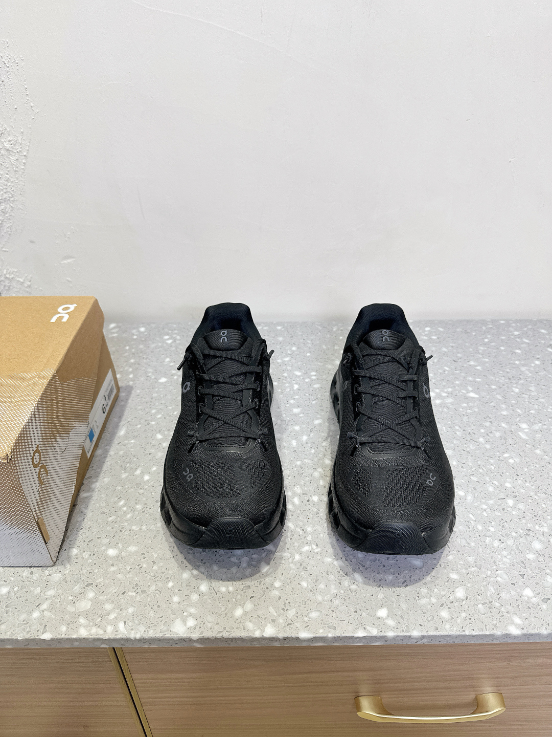 NO:224550,On Cloudtilt New Product Synchronization Official Website Breathable Weaving Mesh Sneakers Casual Shoes Running Shoes Lightweight with elastic strapless shoelaces Many celebrities are the same model. A fashionable and popular style in the fashion industry is the same as Yang Mi. She has a comfortable foot feeling, soft soles and good wrapping, and her legs are long on the feet, which is very versatile whether she is casual or sporty. Original development, zero distance for counter, lightweight and comfortable, she is reluctant to take off when wearing it. That's it. Size#36 37 38 39 40 41 42 43 44 45 46, Casual shoes/sports shoes, christian louboutin,sneakers19860909On 昂跑 Cloudtilt 新品同步官网 透气编织 网面 运动鞋 休闲鞋 跑鞋 采用松紧带技术免系鞋带的轻量 众多明星同款 时尚界的一款时尚爆款爆动时尚圈杨幂同款,脚感很舒服,鞋底柔软且包裹性好,上脚显腿长,不管休闲还是运动都很百搭. 原版开发 专柜零距离 轻巧舒适性强 穿上不舍得脱 就是这样好 Size#36 37 38 39 40 41 42 43 44 45 46,休闲鞋/运动鞋,christian louboutin,sneakers,Women's Shoes