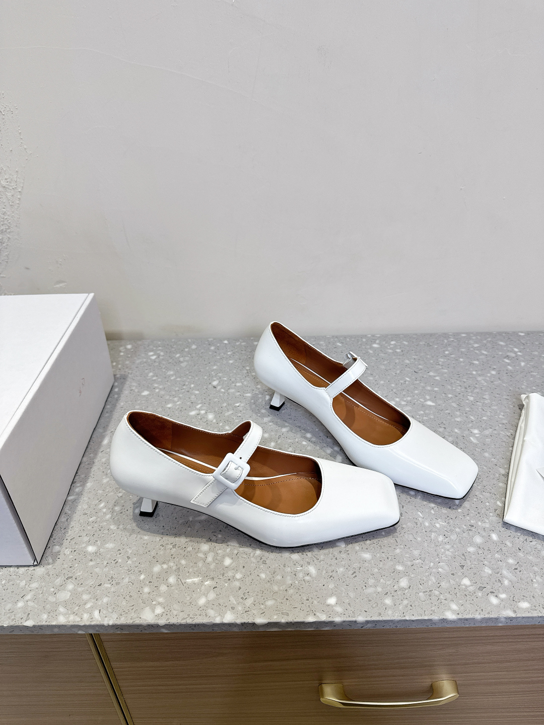 Fashionable Shoes: Shushu Tong Collection Highlights and Features - 图片 4