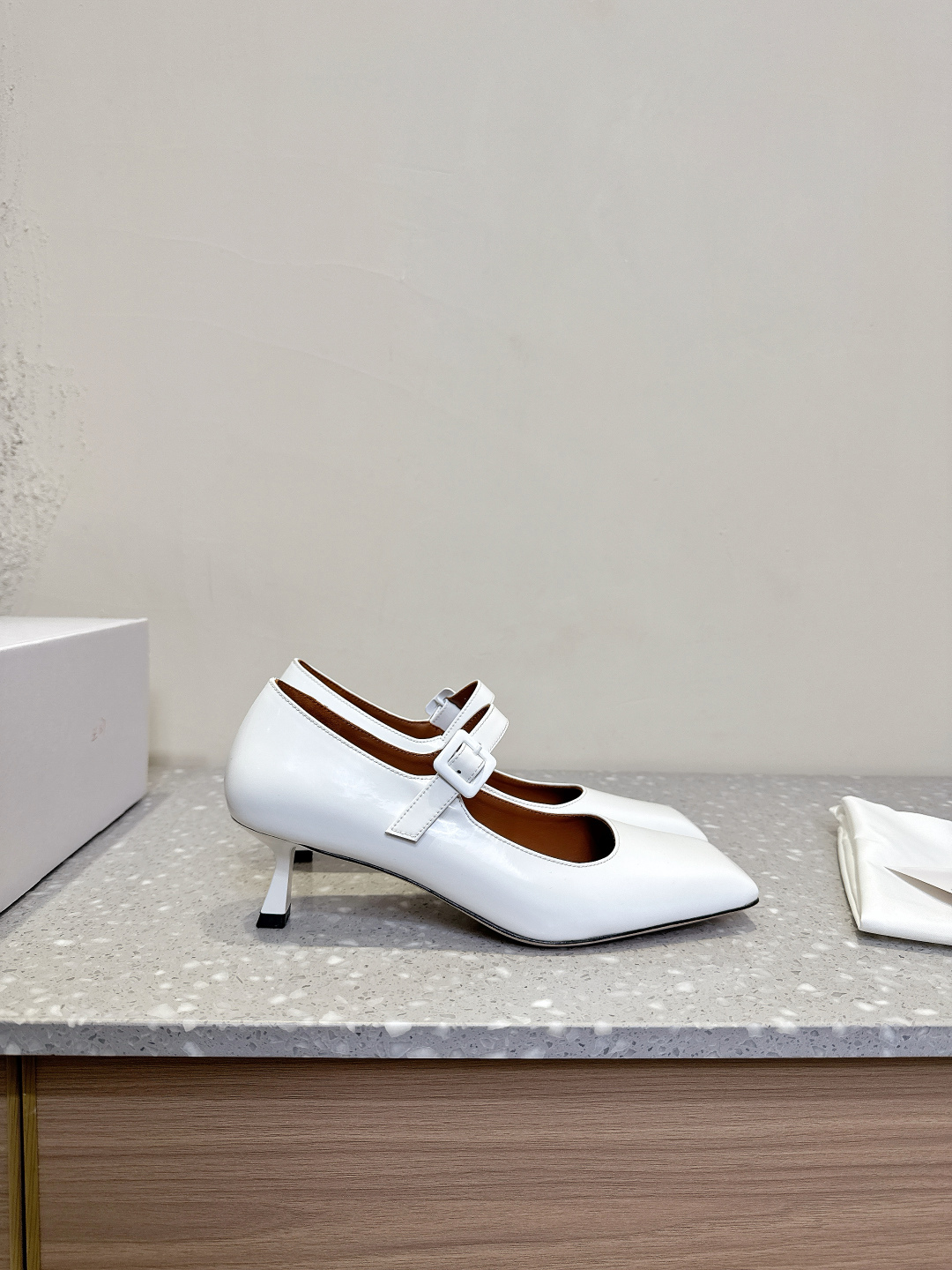 Fashionable Shoes: Shushu Tong Collection Highlights and Features - 图片 5