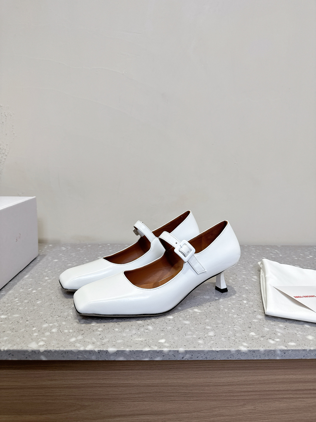 Fashionable Shoes: Shushu Tong Collection Highlights and Features - 图片 3