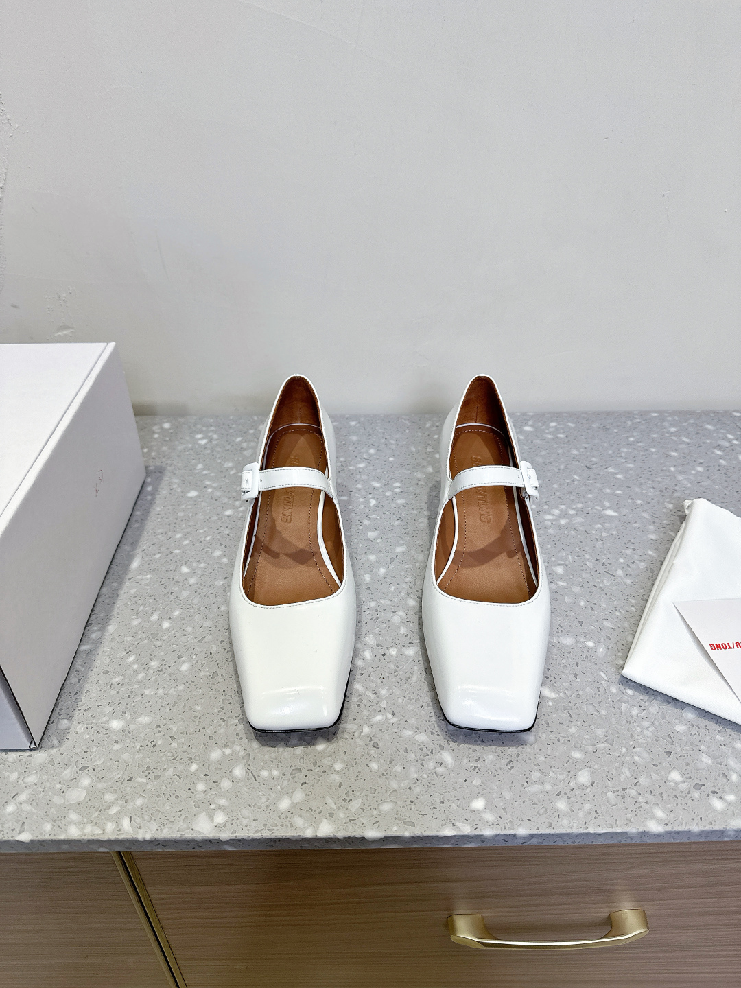 Fashionable Shoes: Shushu Tong Collection Highlights and Features - 图片 1