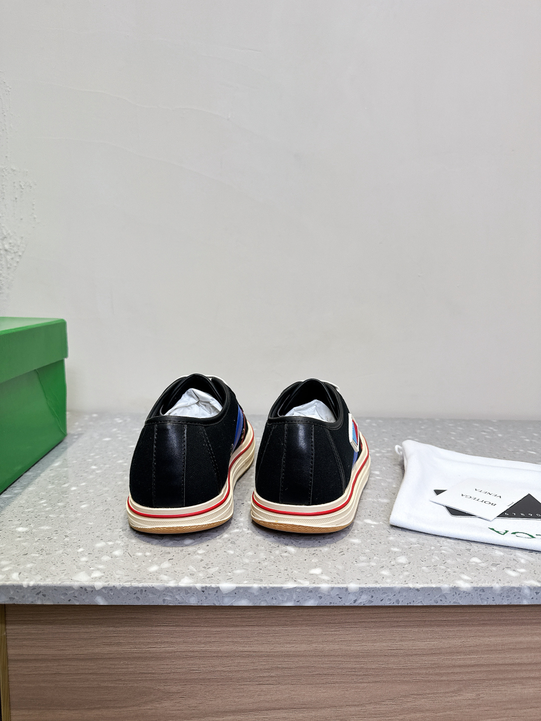 Bottega Veneta BV 25s: Luxurious Retrograde Shoes for Spring - 图片 5