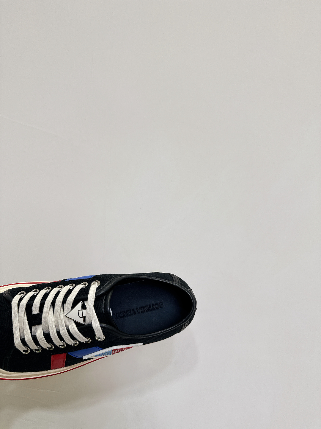 Bottega Veneta BV 25s: Luxurious Retrograde Shoes for Spring - 图片 7