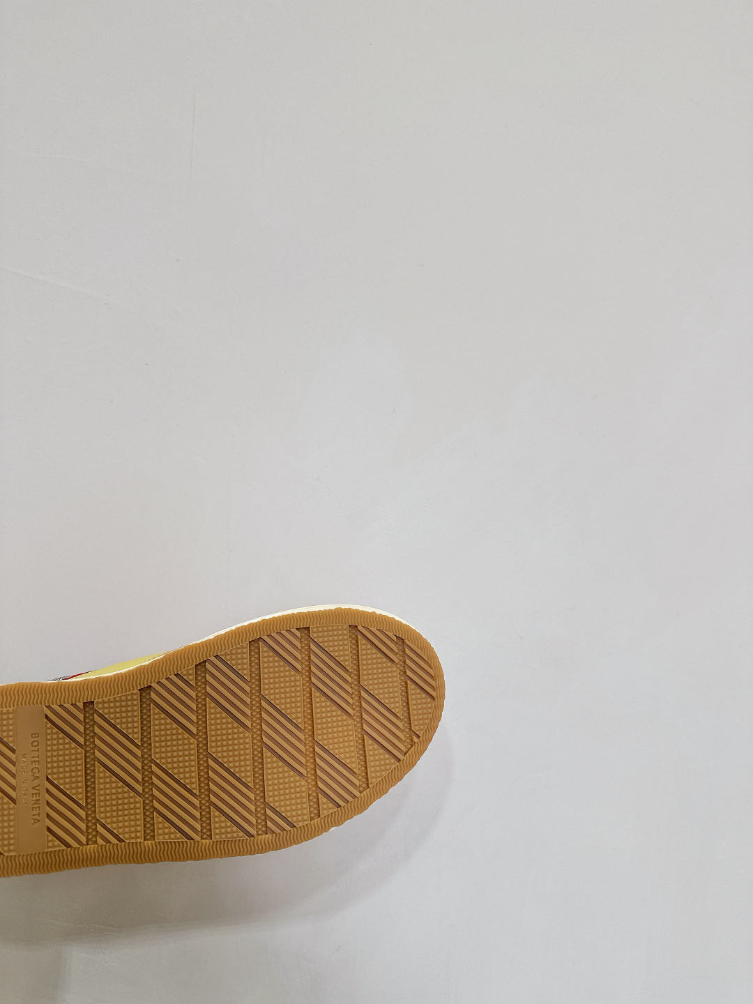 Bottega Veneta BV 25s: Retrograde Basket Design with Hand-Drawn Red Lines - 图片 8
