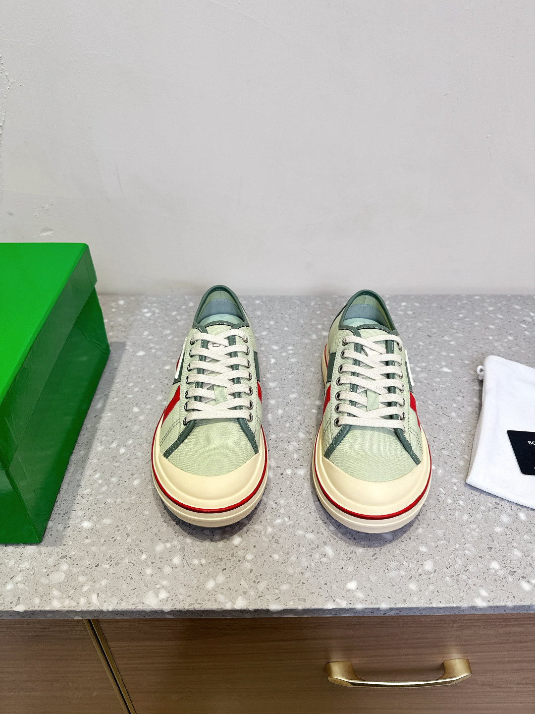 Bottega Veneta BV 25s: Luxurious Retrograde Basket Shoes for Spring - 图片 9