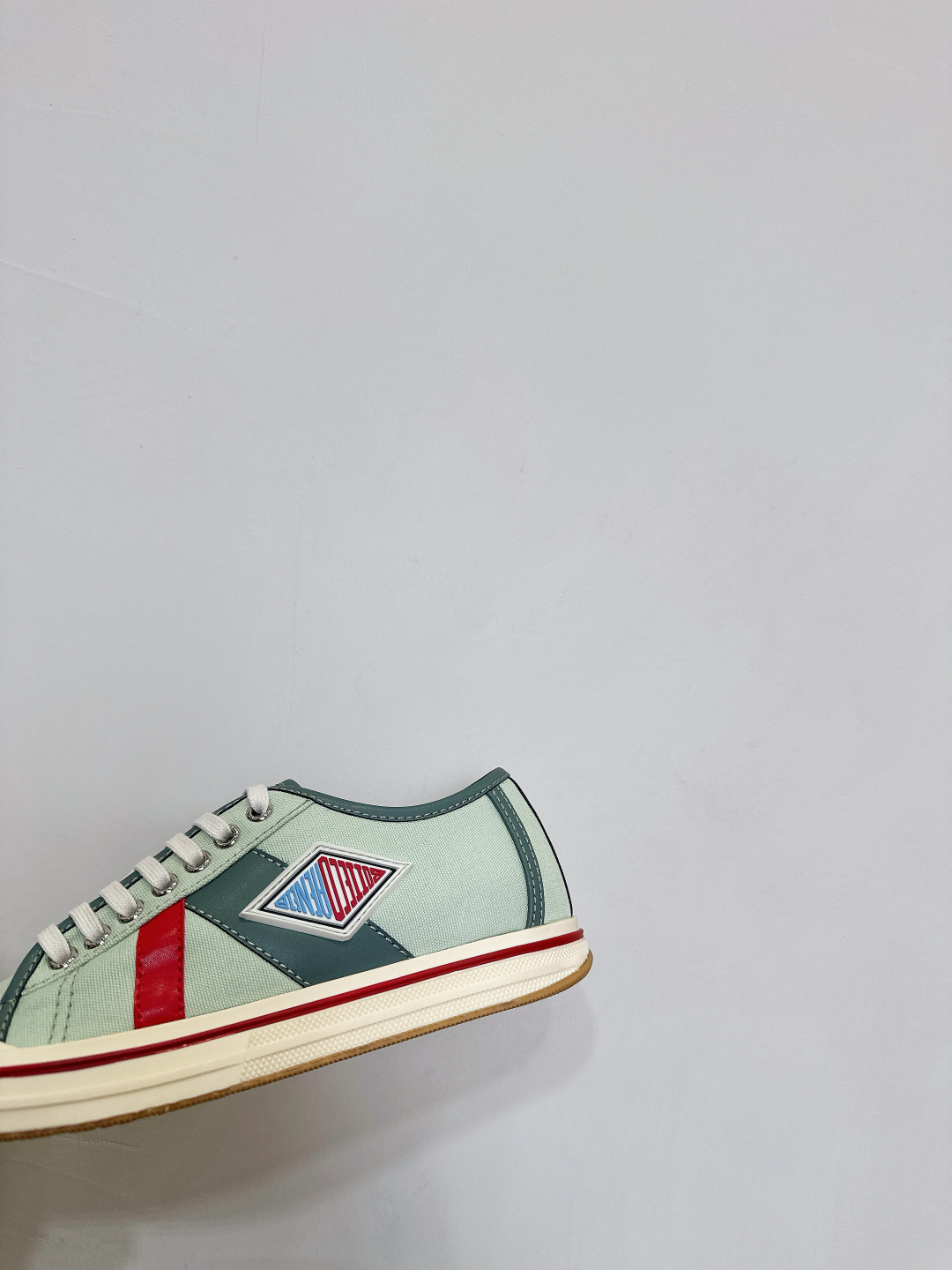 Bottega Veneta BV 25s: Luxurious Retrograde Basket Shoes for Spring - 图片 6