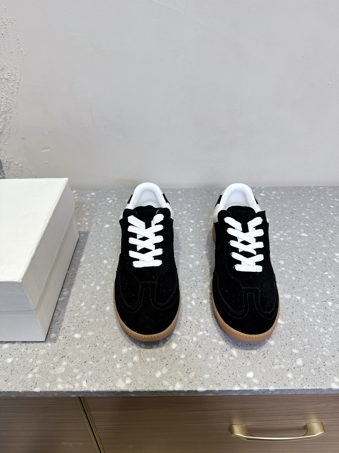 NO:224566,F2 Spring new colored German training shoes 25ss style fashionable and versatile DIY leather comfortable and breathable flat-soled casual shoes China F2 (FERNANDA & FRANKLIN) was established in 2007. It is an independent shoe designer brand that combines trendy art and high quality. The brand advocates a 