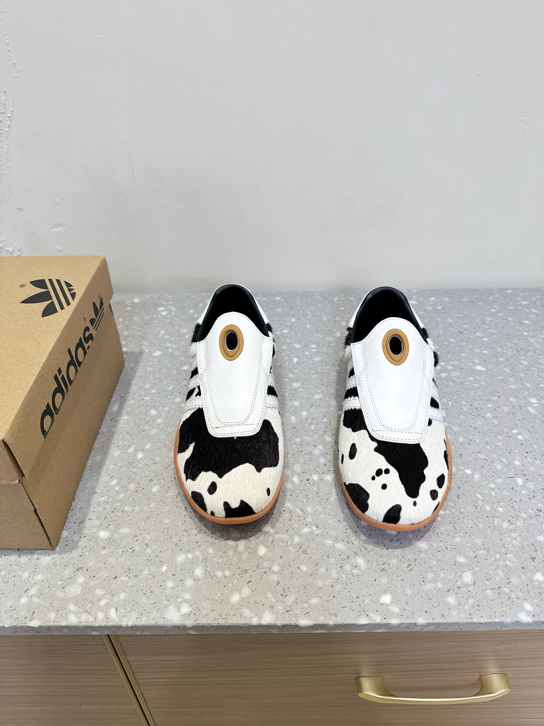 NO:226302,Adidas 25ss spring and summer new style, one-foot flat, taekwondo shoes, casual shoes, it is simply the 