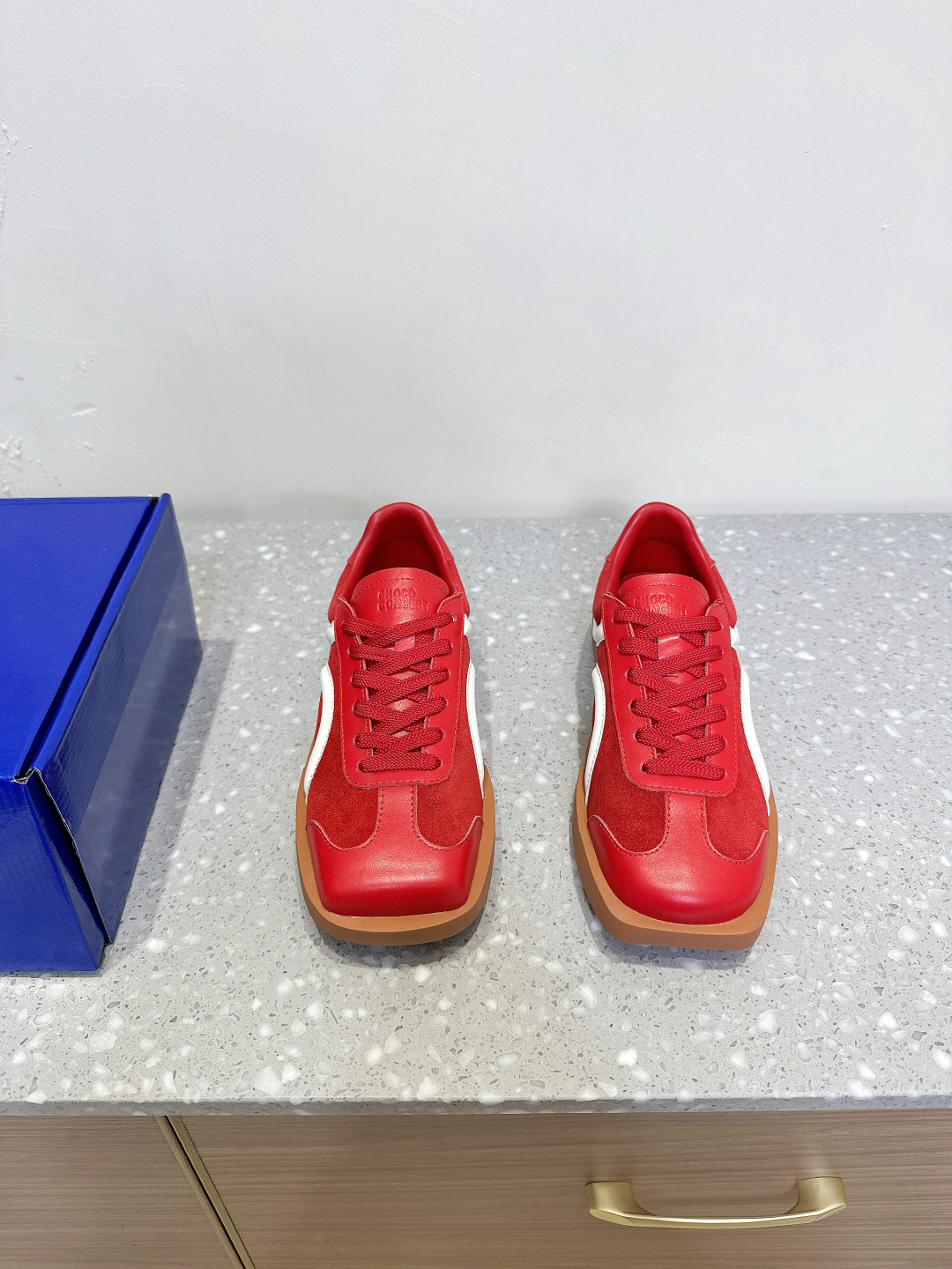 NO:224494,CHOCO CONCERT Niche trendy brand 25ss spring and summer new square shoes casual shoes sisters must-have versatile shoe slippers in summer, which is taller and super comfortable and fashionable sneakers, and it is the shoes that are so popular that the whole entertainment industry #Gillian Zhang Xiaofei round square shoes! Fashionable and versatile, taller and slimmer, really fragrant! It can be said that everyone has one! Come and get it! In addition to these classic colors for celebrities, the whole is romantic, high-end and unique, practical and beautiful! The upper is made of original imported cowhide, the inner foot pad is original breathable cloth, the sole is original customized rubber outsole, size 35-39 (40 customization, no return or exchange), casual shoes/sneakers, sneakers, cowhide19860909CHOCO CONCERT 小众潮牌 25ss春夏新款 方圆鞋 休闲鞋 姐妹们夏天必入的百搭款鞋拖,即增高又超级舒服 又时髦的运动鞋,而且是火到整个娱乐圈的鞋子#阿娇张小斐同款圆方鞋 !时尚百搭, 显高又显瘦,真的太香啦!可以说是人手一款!大家快来 get起来! 除了明星上脚的这些经典配色外 整个浪漫高级又独特,实用与颜值全部拉满! 鞋面采用原版进口牛皮 内里垫脚原版透气布 鞋底原版定制橡胶大底 码数35-39（40定制不退换）,休闲鞋/运动鞋,sneakers,cowhide,Women's Shoes